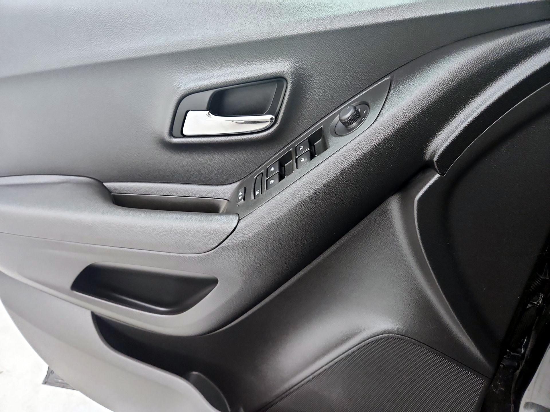 Thumbnail: 2019 Chevrolet Trax - 12