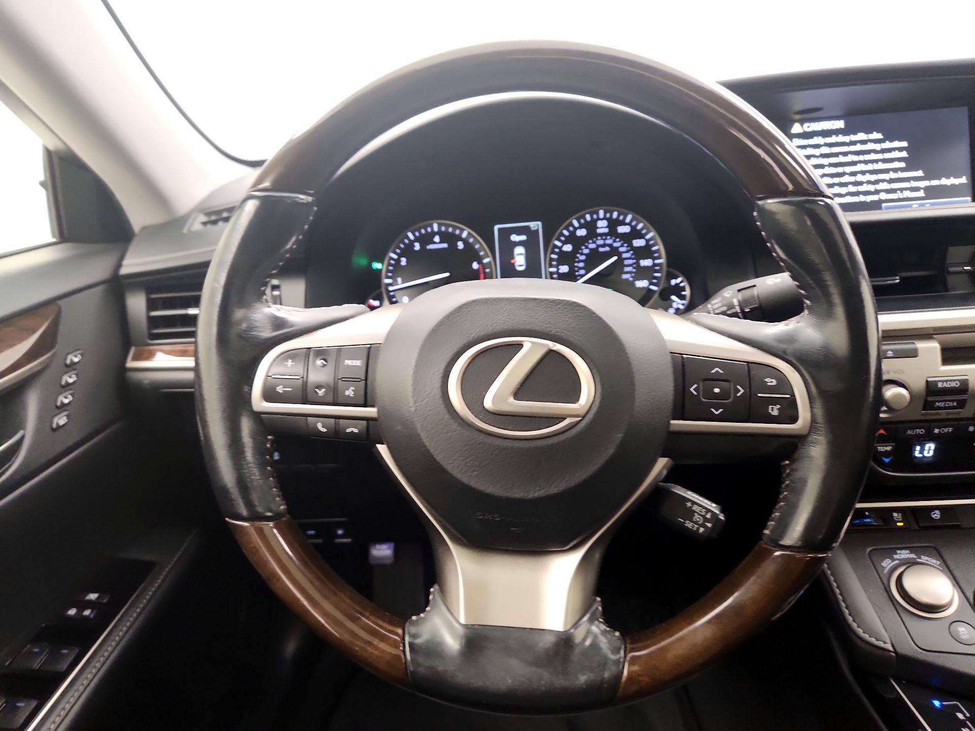 Thumbnail: 2016 Lexus ES - 10