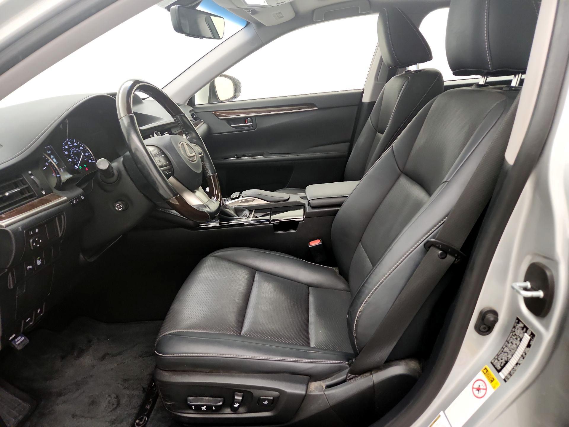 Thumbnail: 2016 Lexus ES - 11