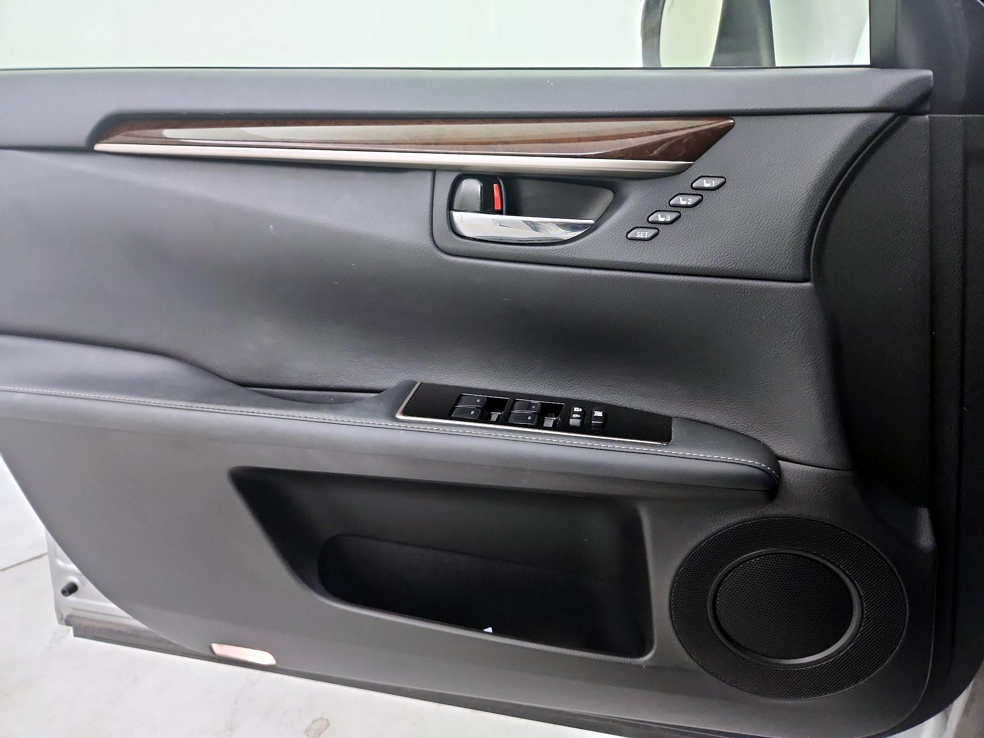 Thumbnail: 2016 Lexus ES - 12