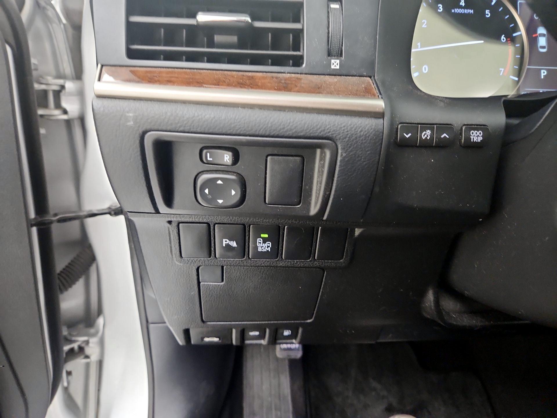 Thumbnail: 2016 Lexus ES - 13