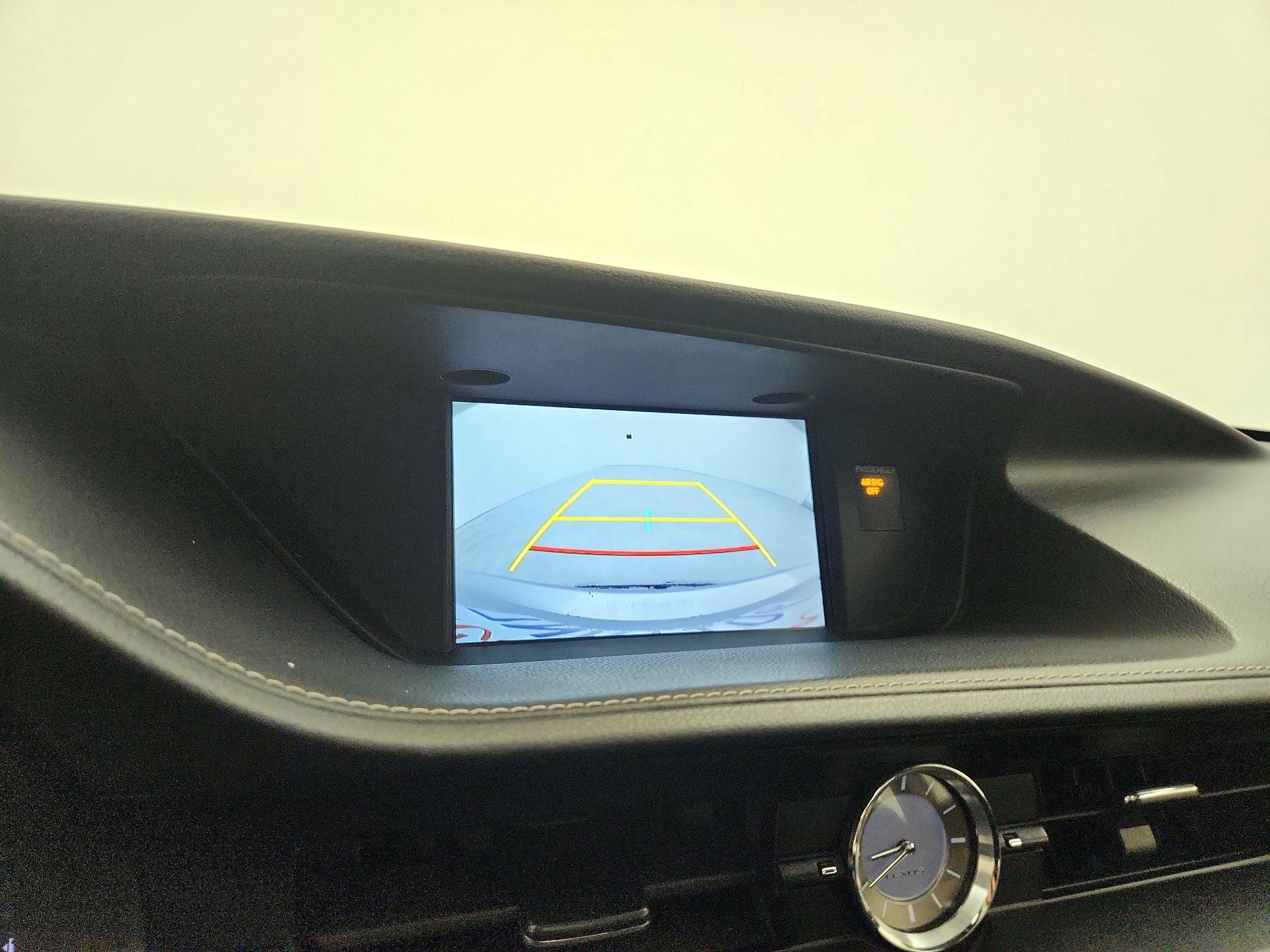 Thumbnail: 2016 Lexus ES - 15