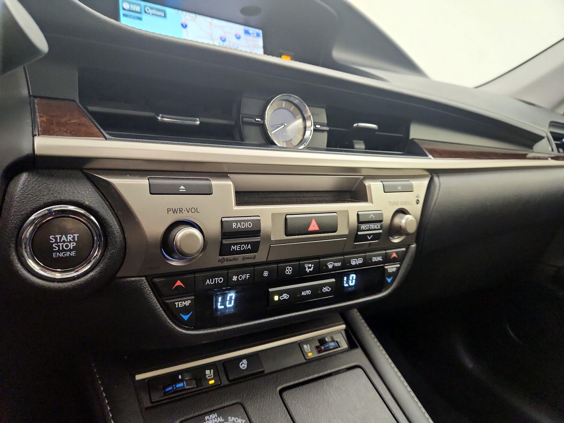Thumbnail: 2016 Lexus ES - 17