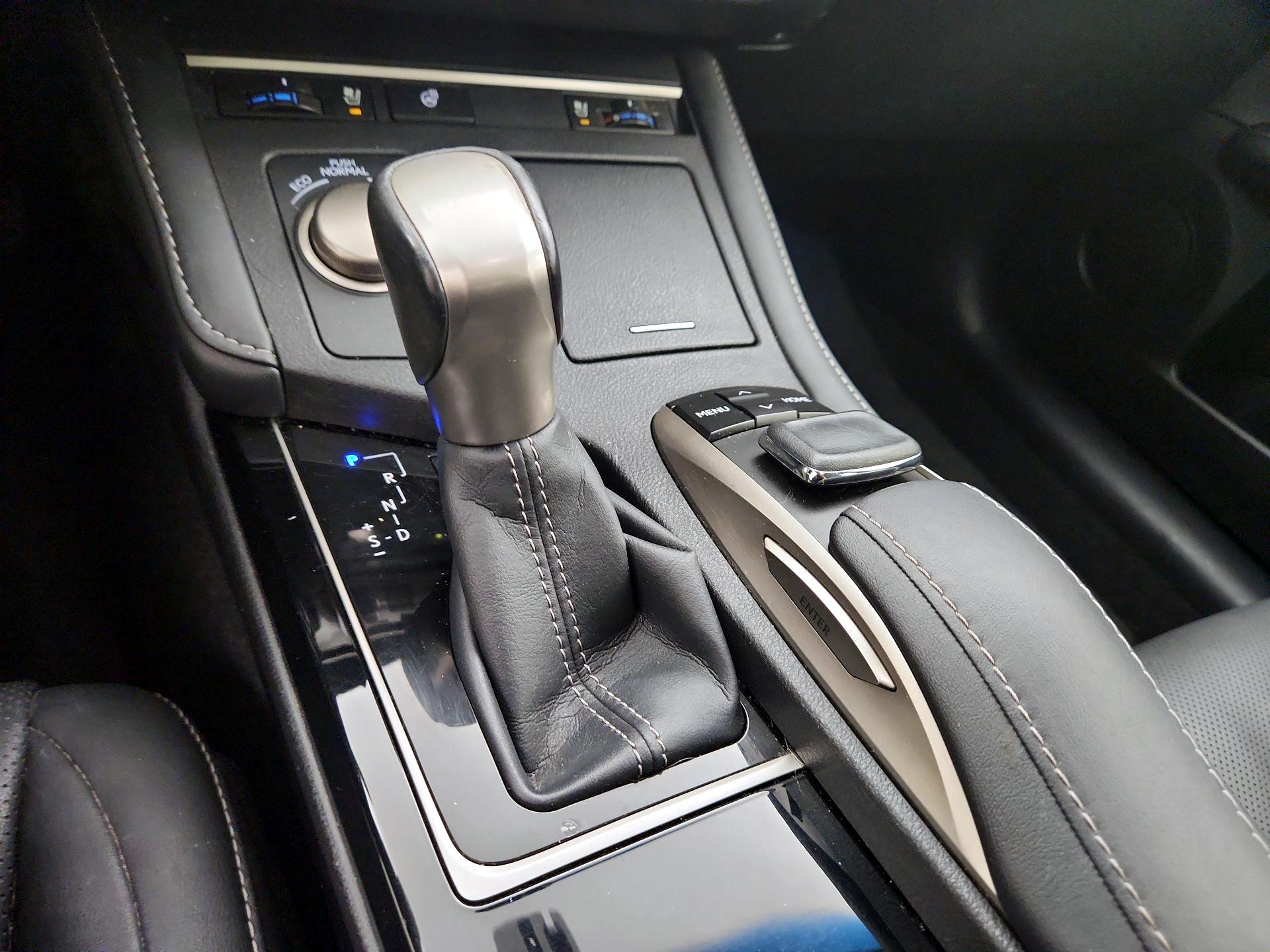 Thumbnail: 2016 Lexus ES - 18