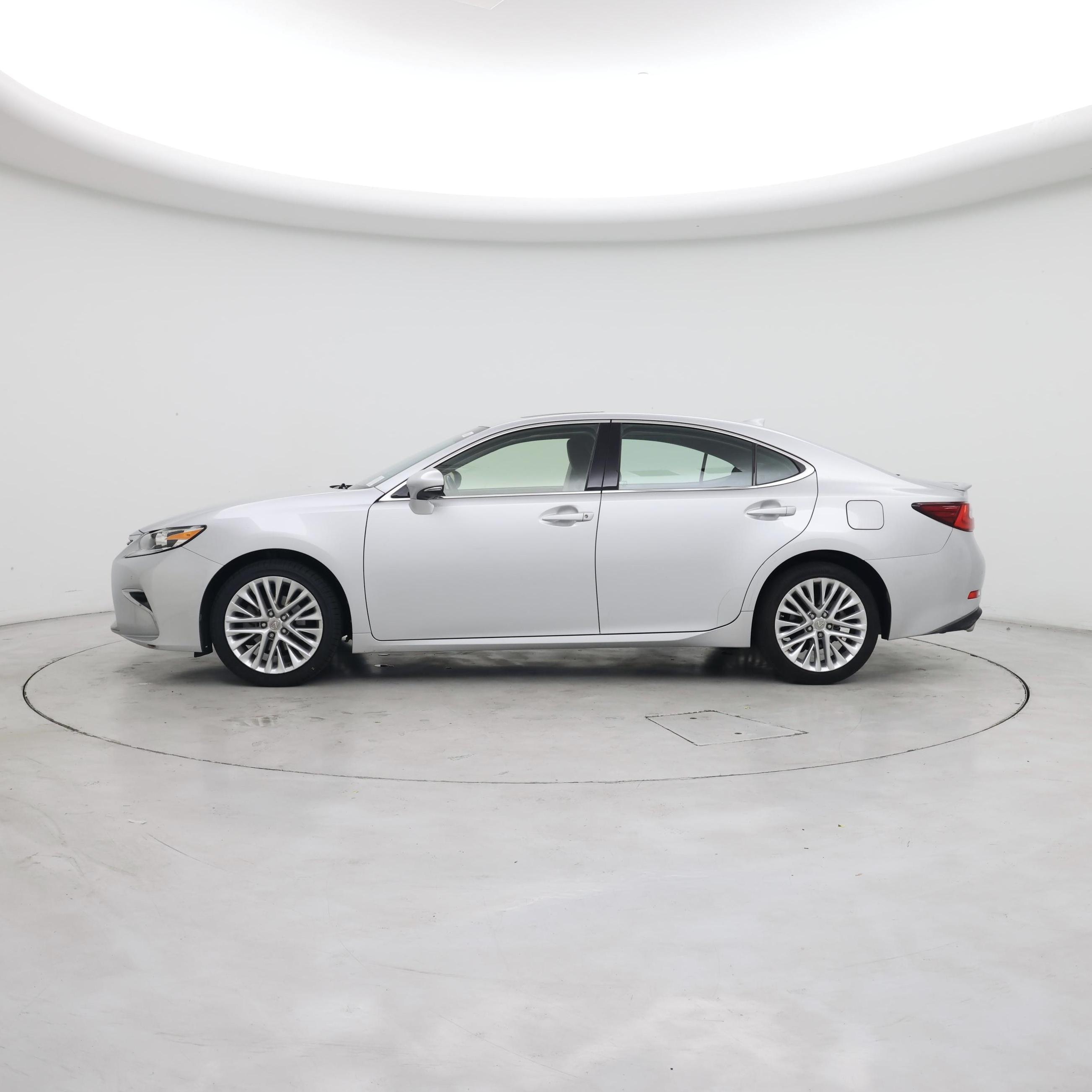 Thumbnail: 2016 Lexus ES - 3