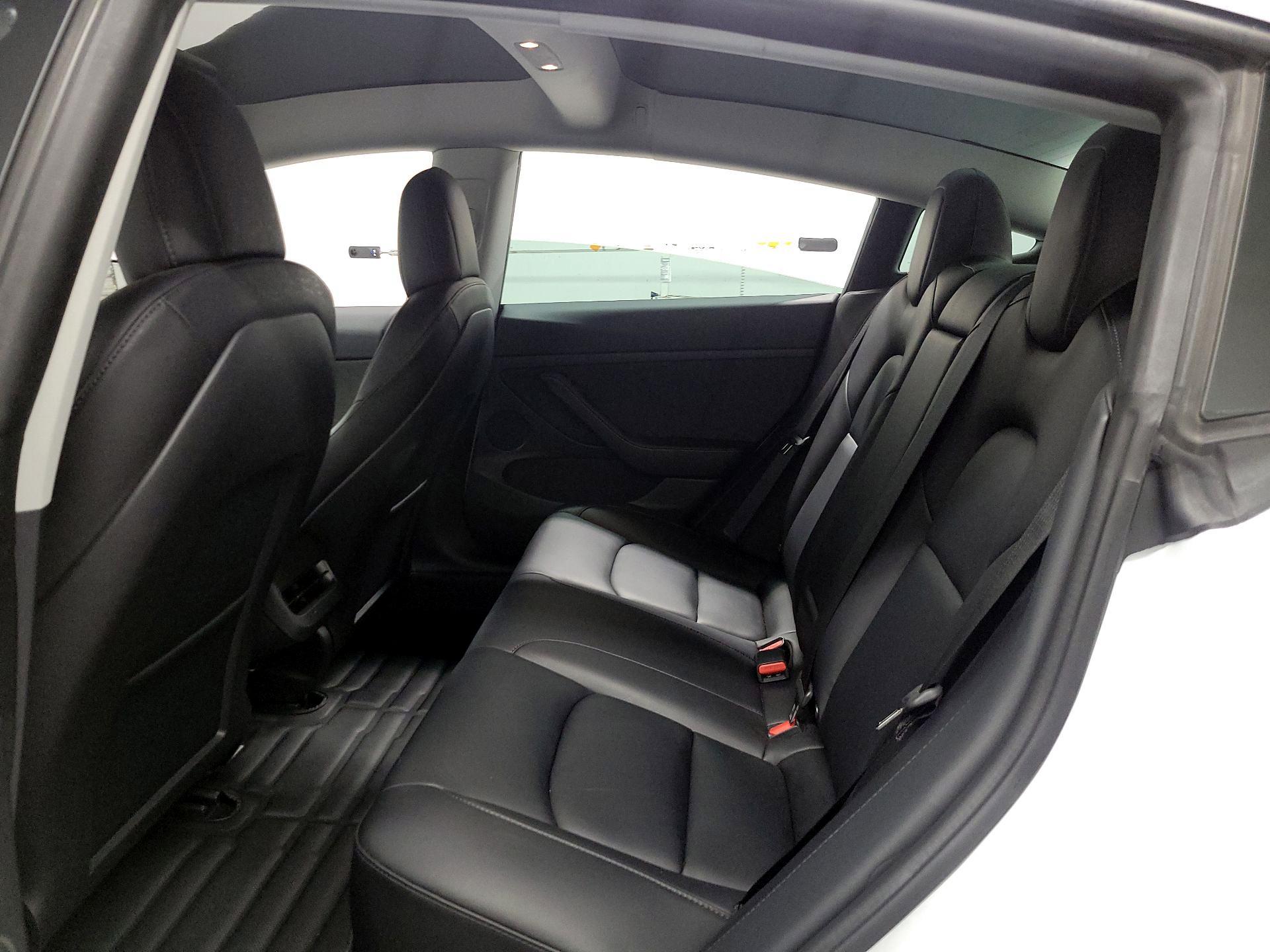 Thumbnail: 2022 Tesla Model 3 - 17