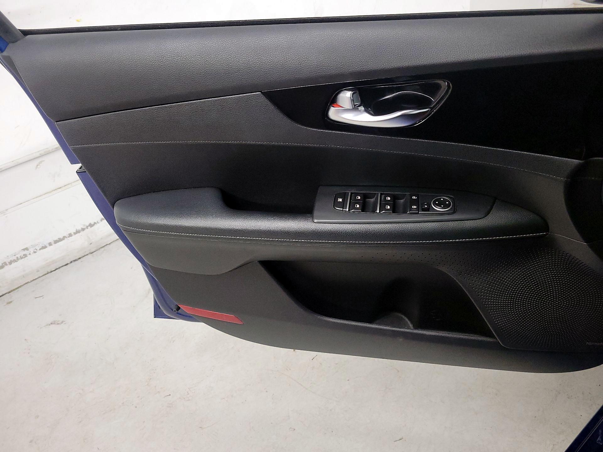 Thumbnail: 2021 Kia Forte - 12