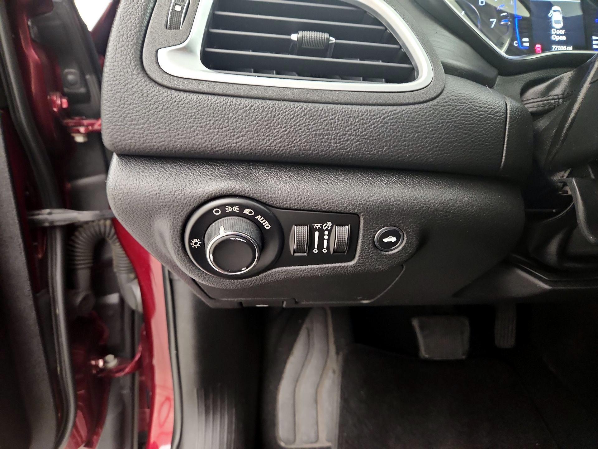 Thumbnail: 2015 Chrysler 200 - 13