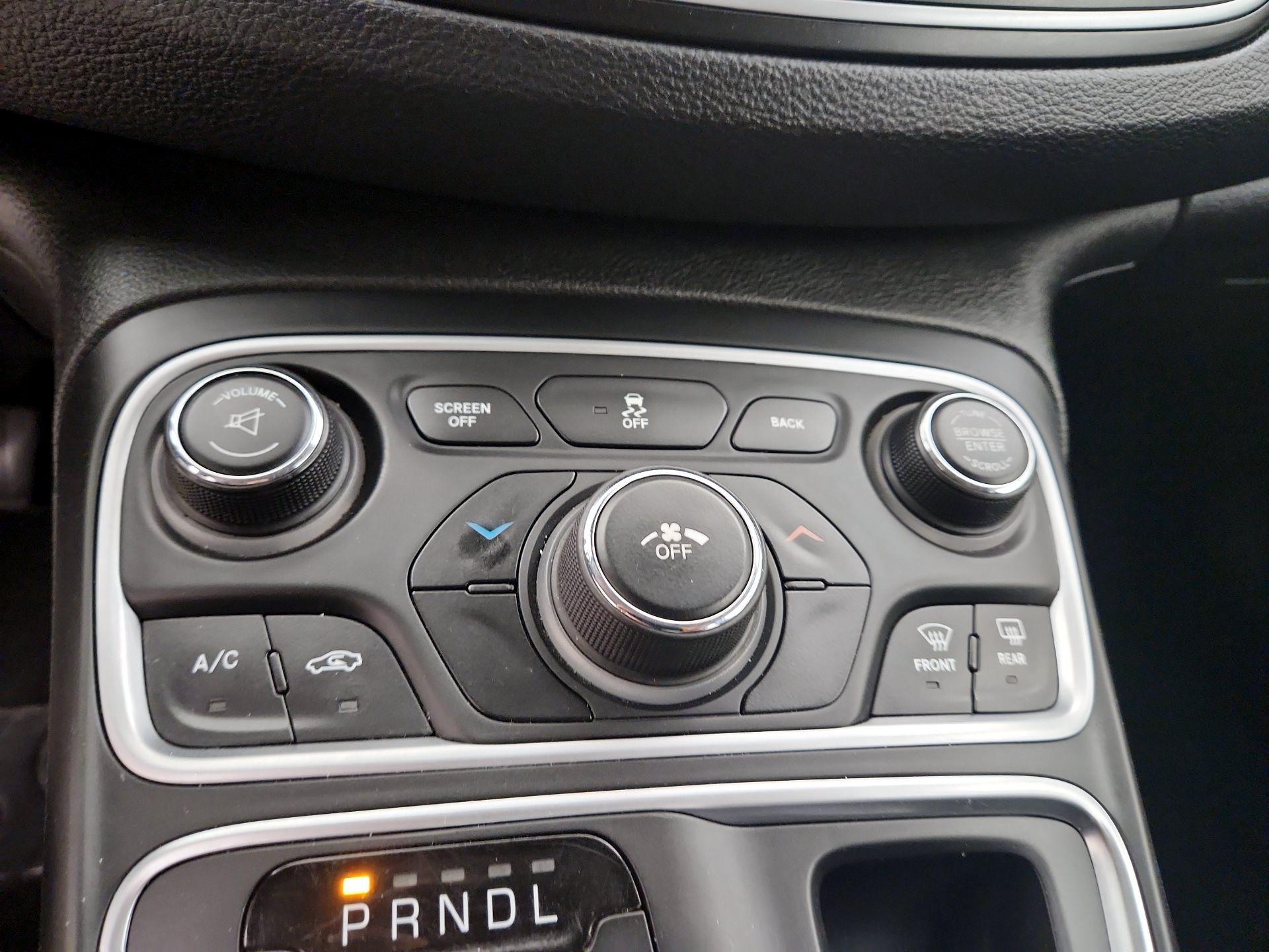 Thumbnail: 2015 Chrysler 200 - 16