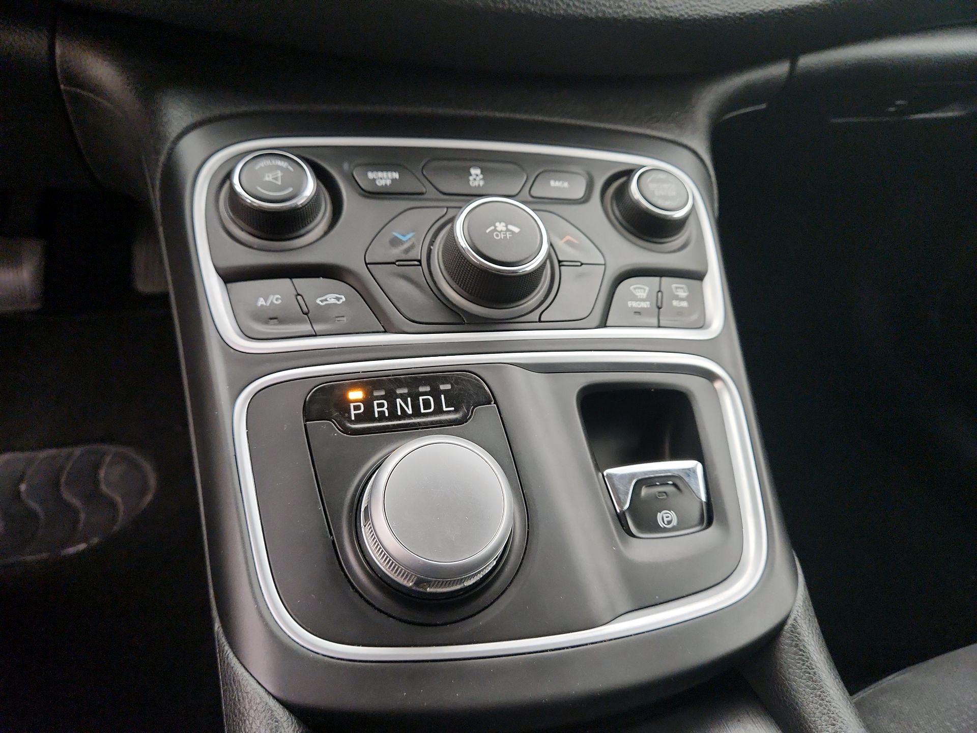 Thumbnail: 2015 Chrysler 200 - 17