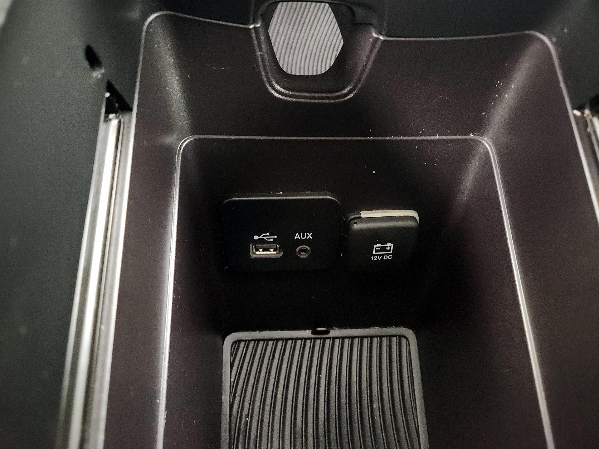 Thumbnail: 2015 Chrysler 200 - 18