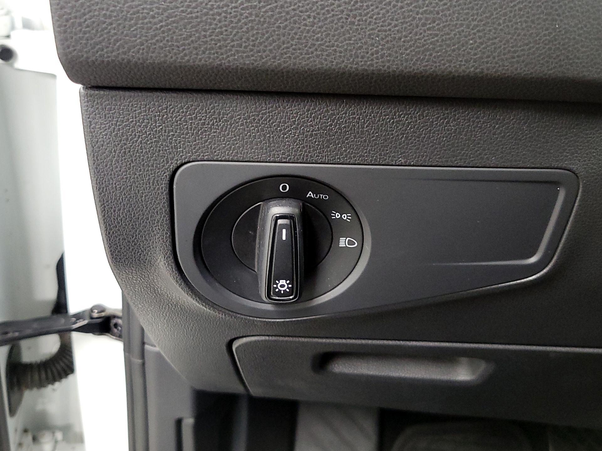 Thumbnail: 2020 Volkswagen Tiguan - 13