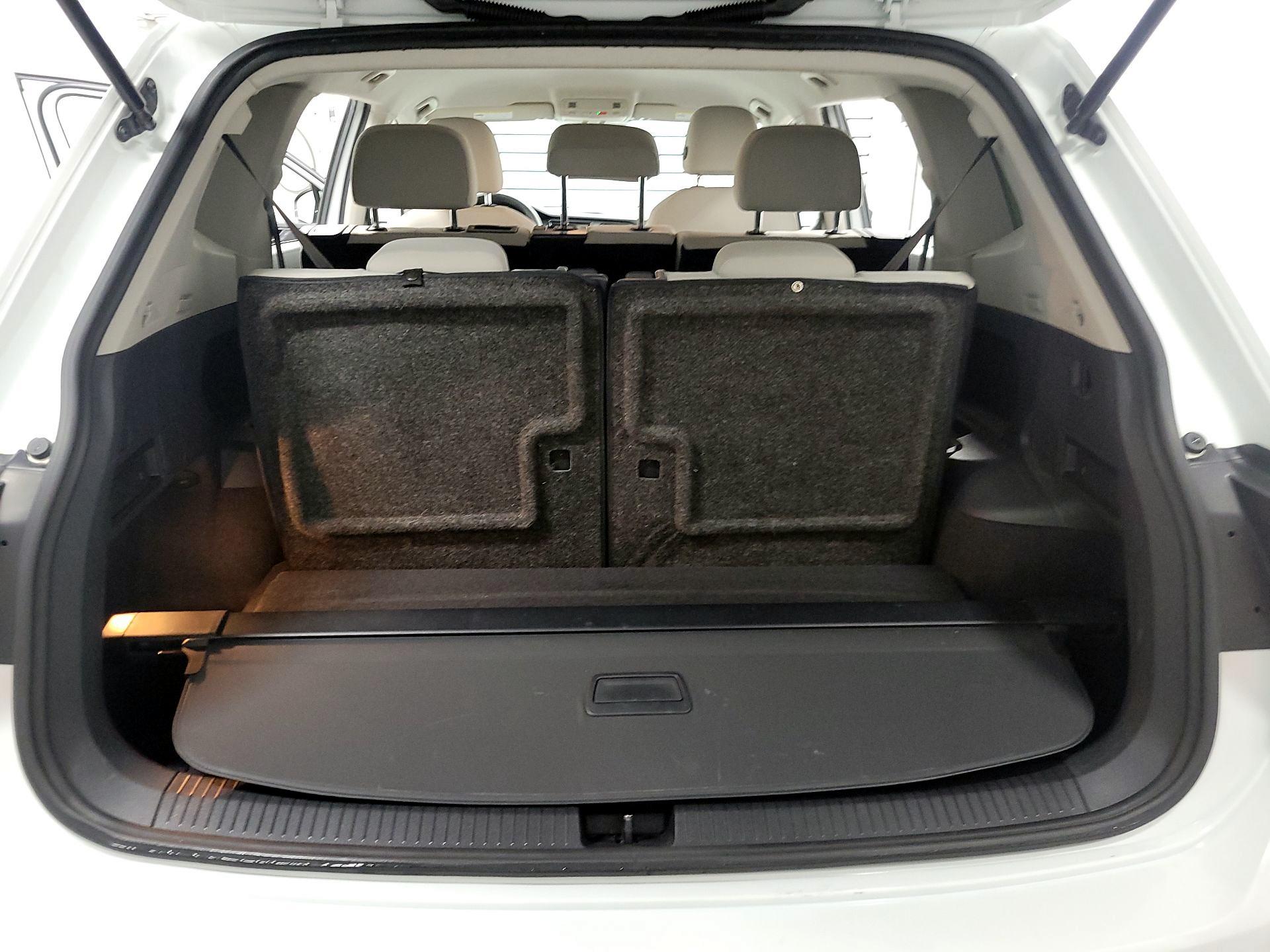 Thumbnail: 2020 Volkswagen Tiguan - 18