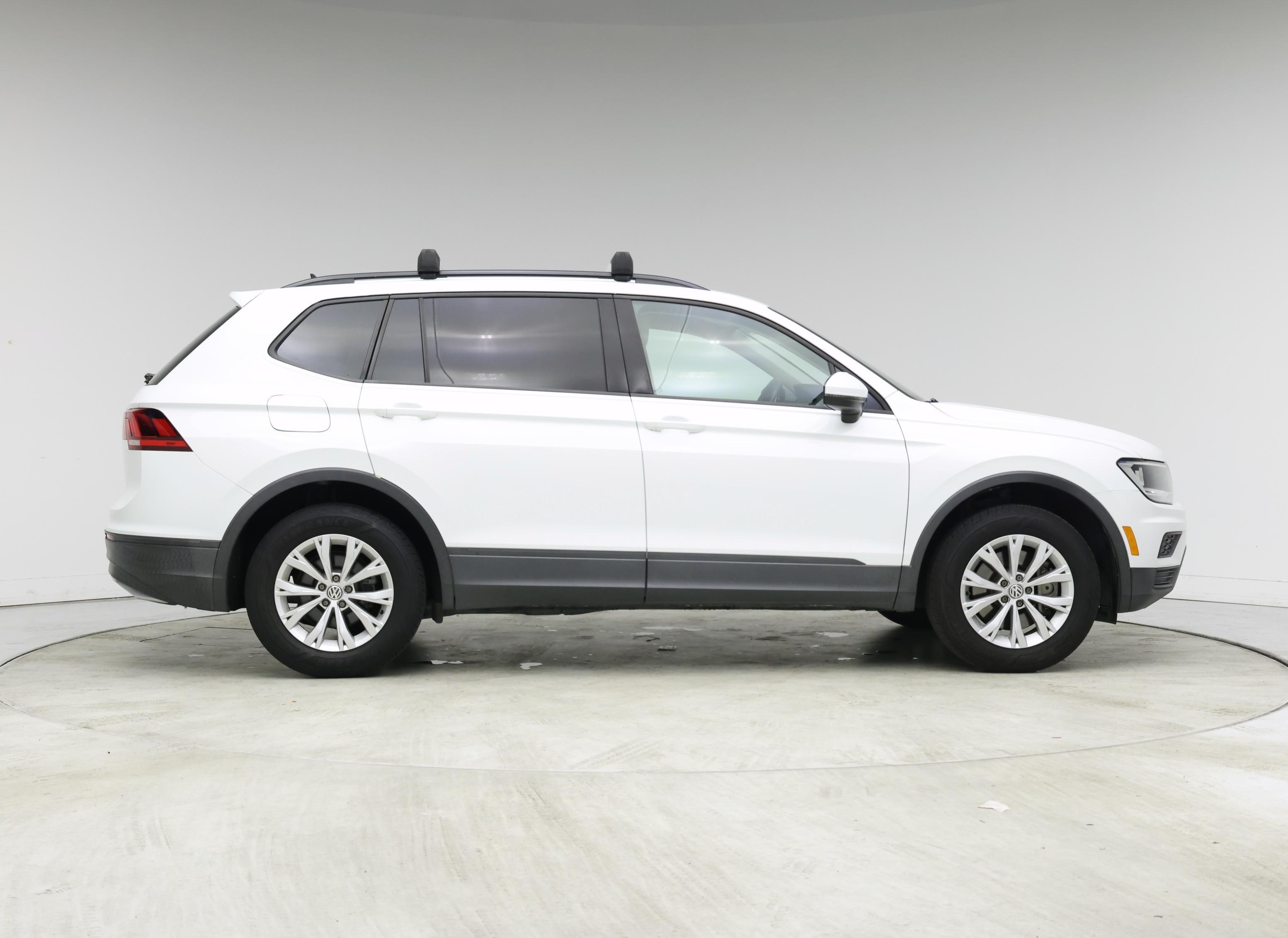 Thumbnail: 2020 Volkswagen Tiguan - 7