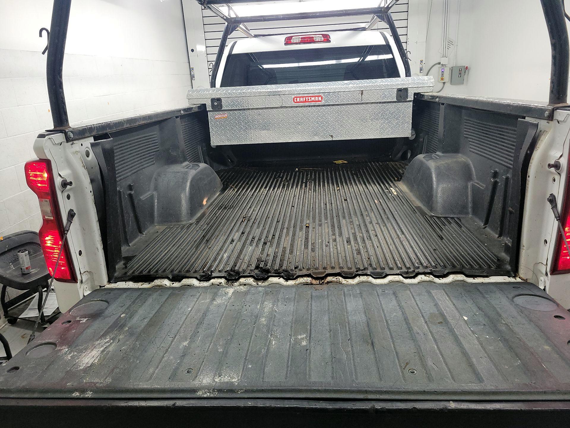 Thumbnail: 2019 Chevrolet Silverado 1500 - 18