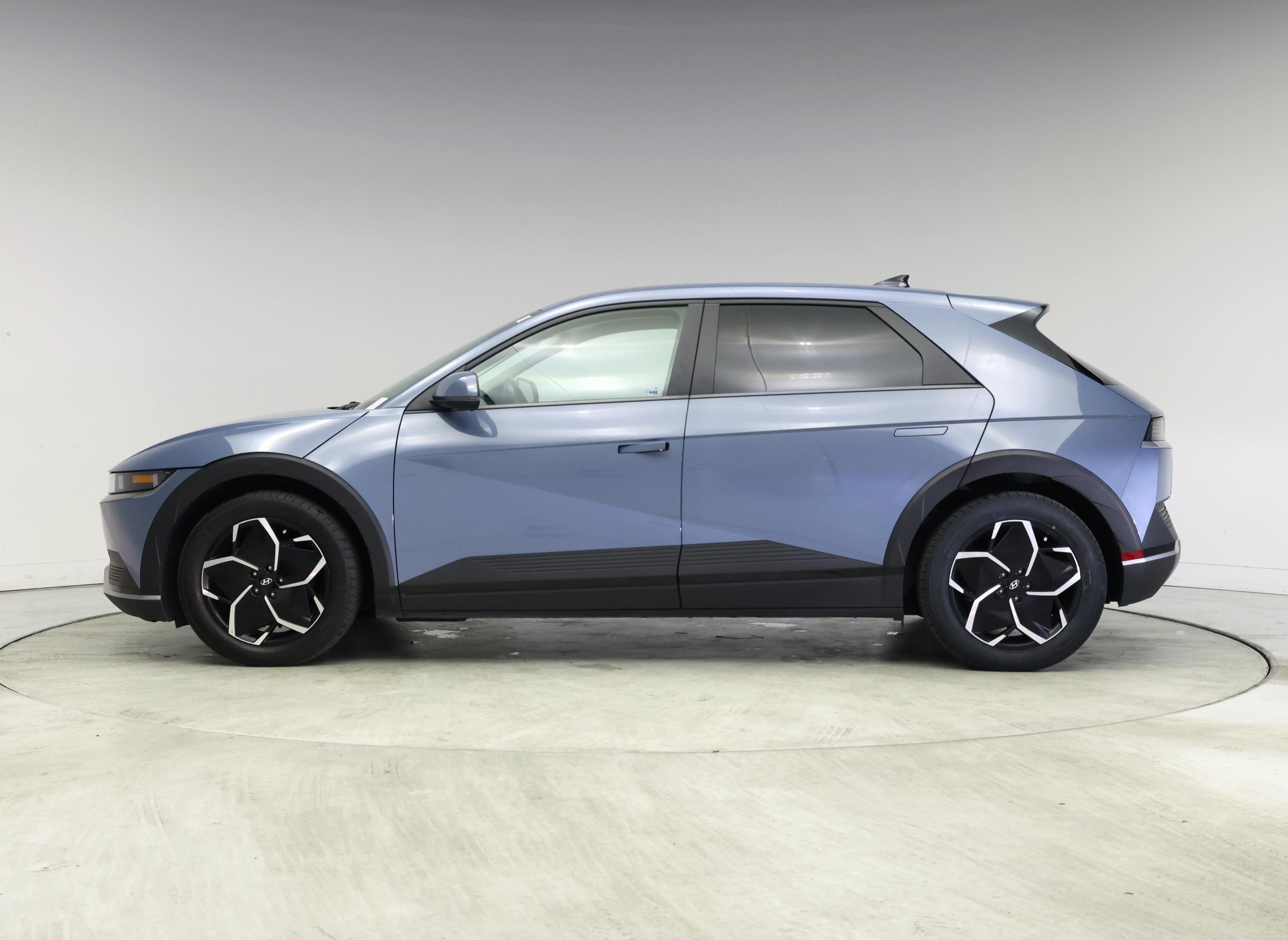 Thumbnail: 2022 Hyundai Ioniq 5 - 3