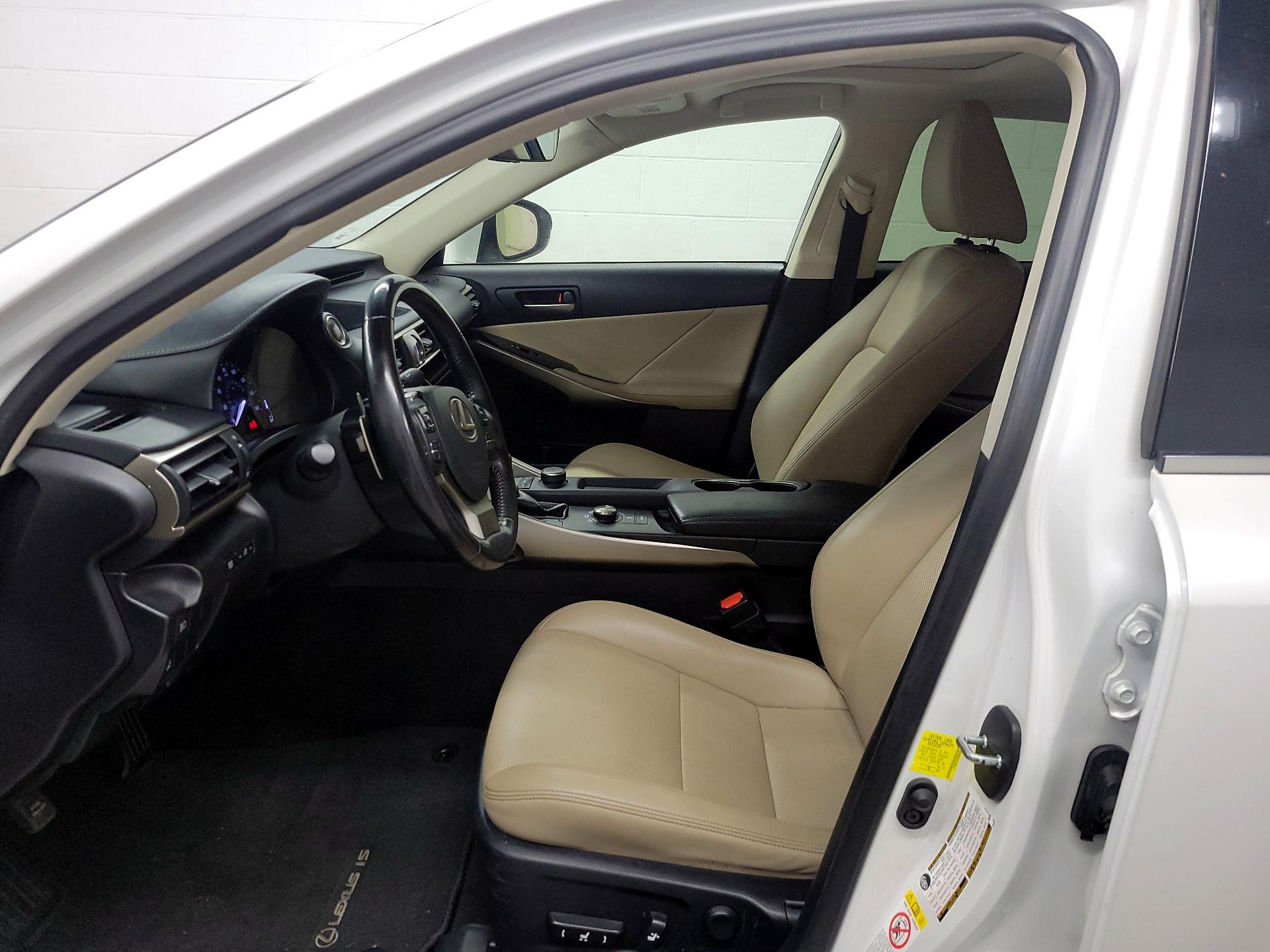 Thumbnail: 2018 Lexus IS - 11