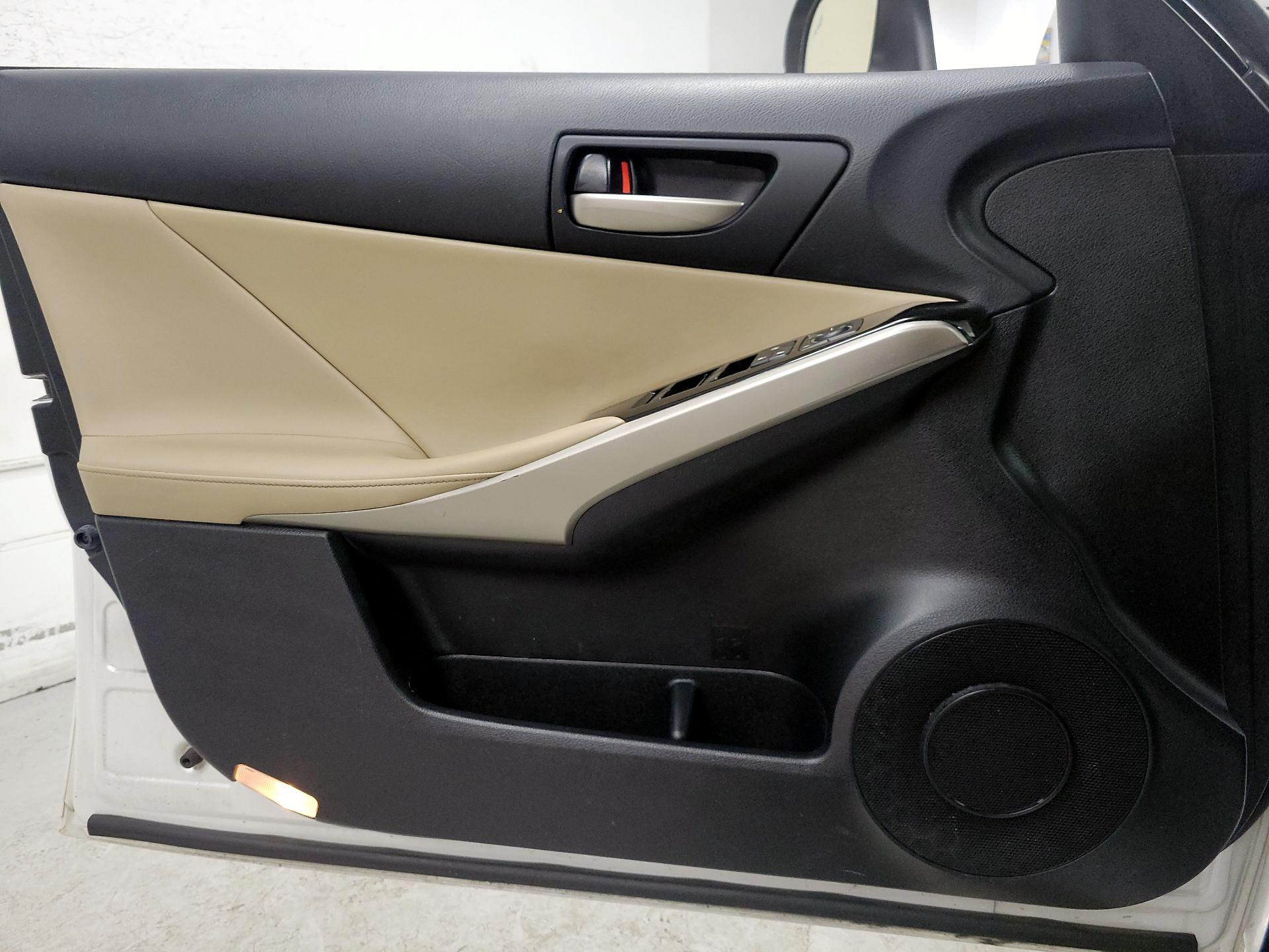 Thumbnail: 2018 Lexus IS - 12