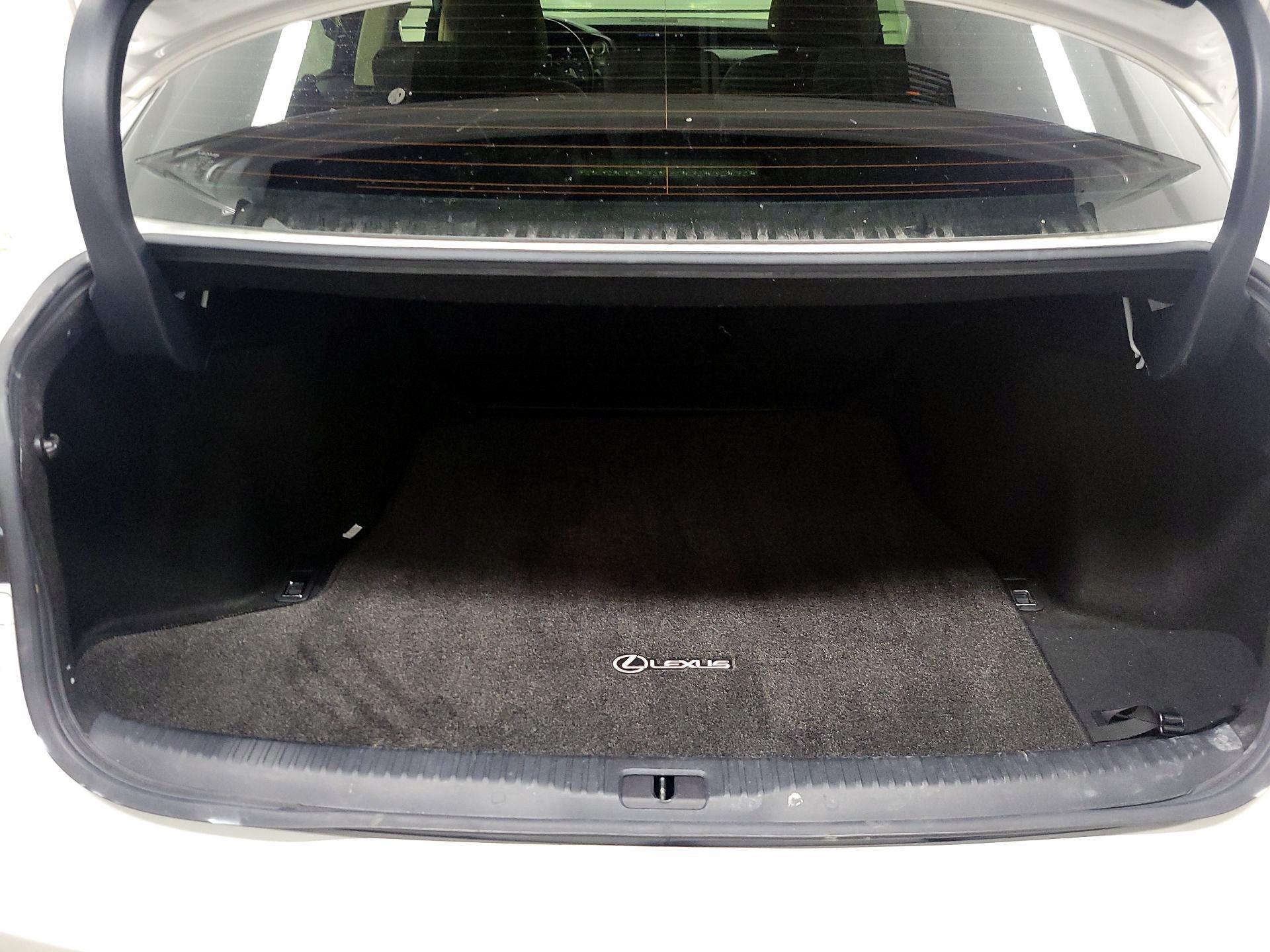 Thumbnail: 2018 Lexus IS - 19