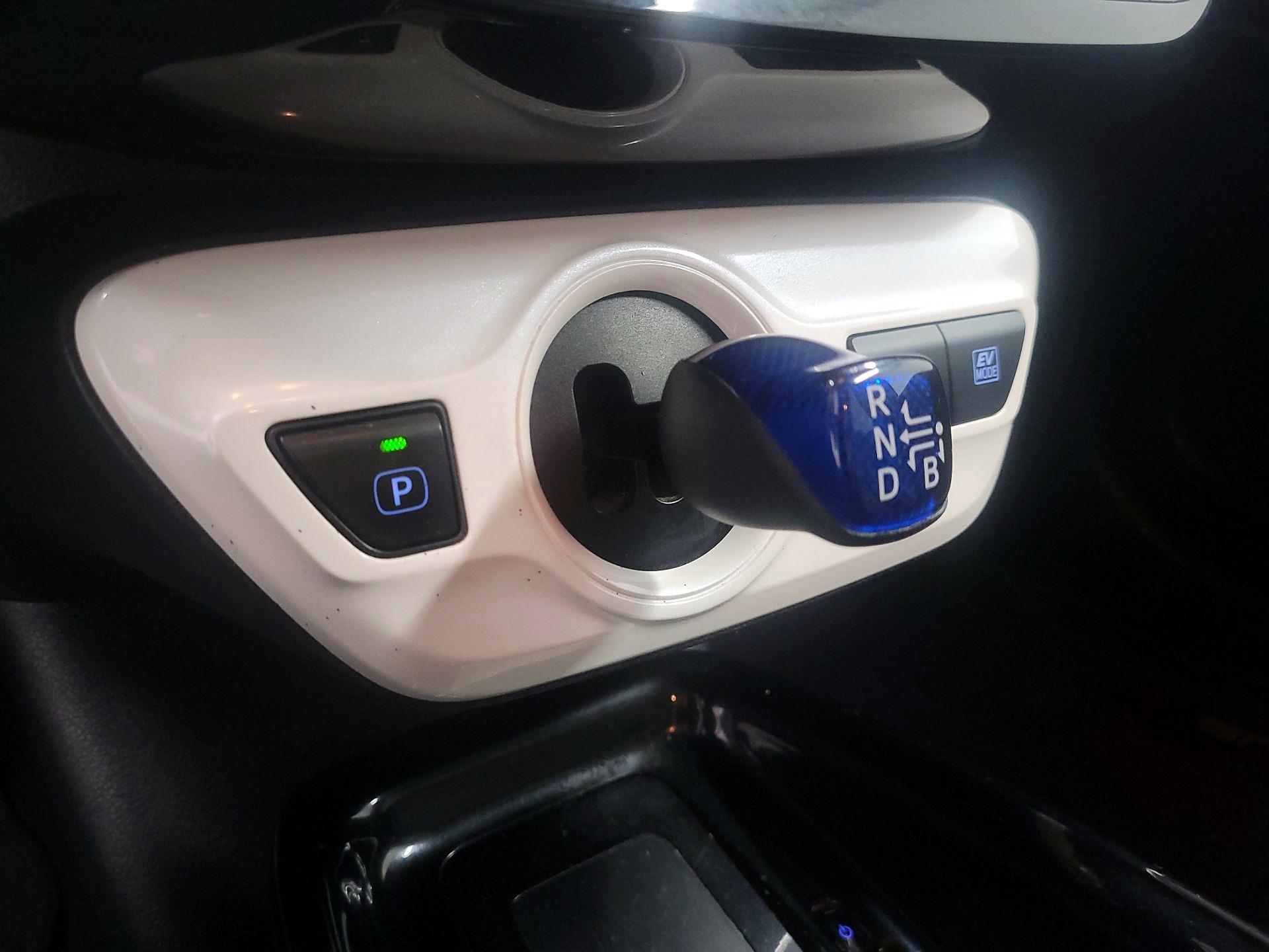 Thumbnail: 2018 Toyota Prius - 17