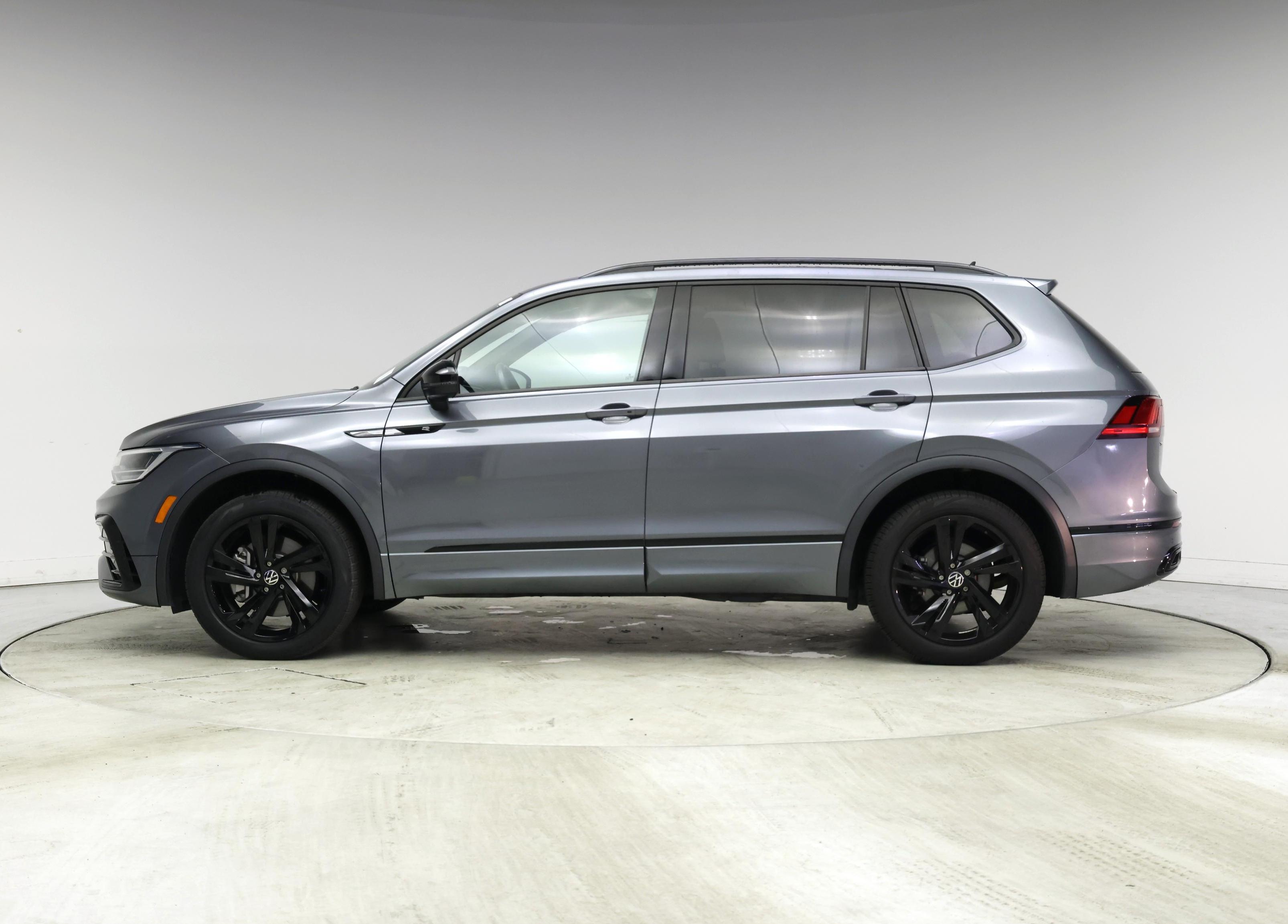 Thumbnail: 2023 Volkswagen Tiguan - 3