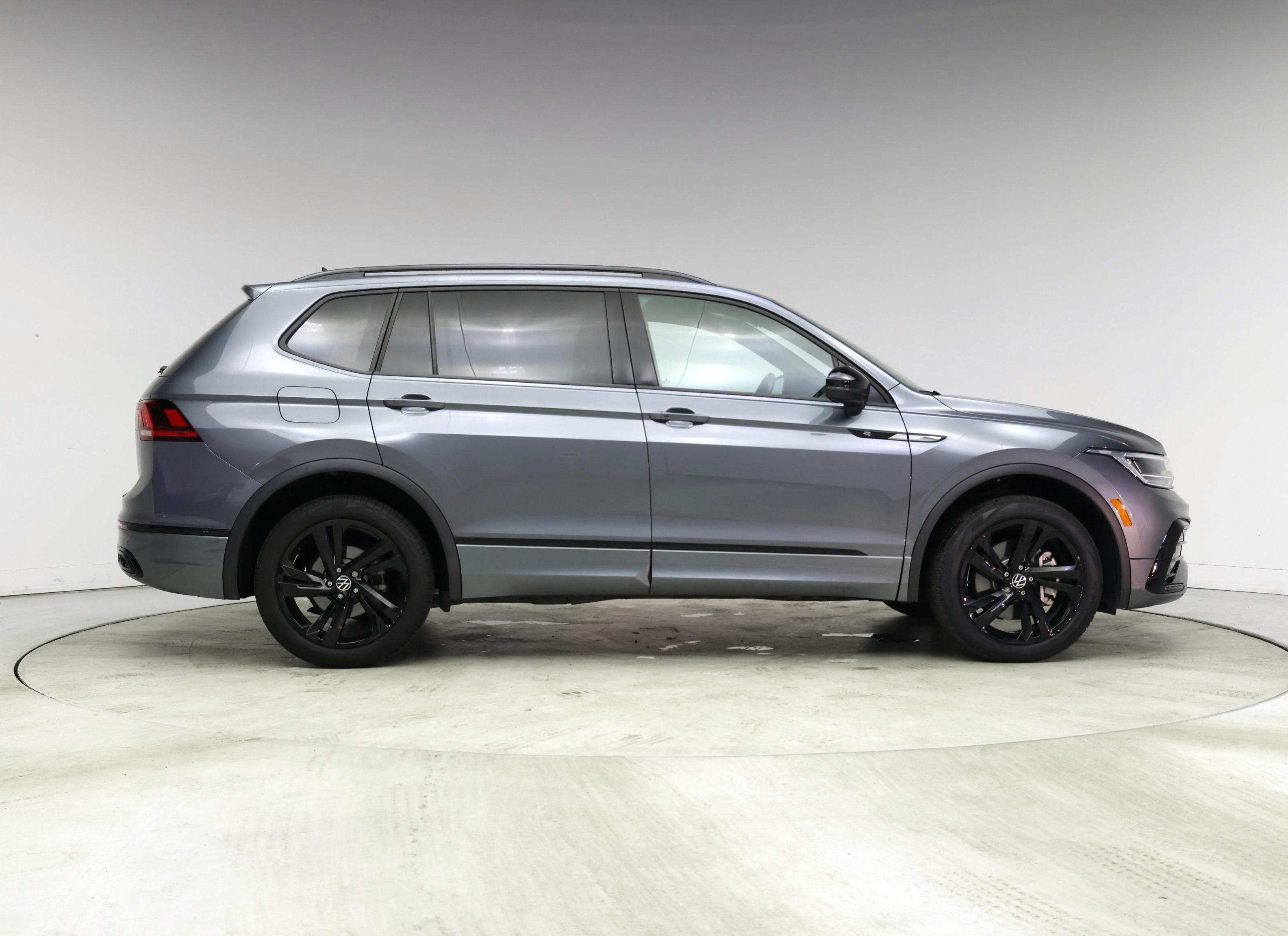 Thumbnail: 2023 Volkswagen Tiguan - 7