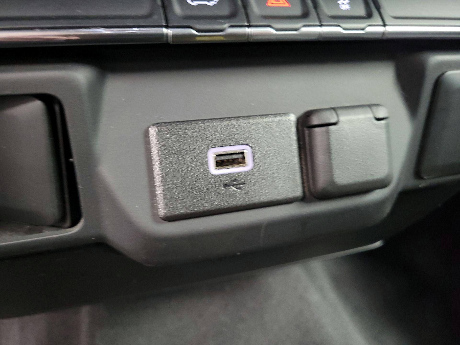 Thumbnail: 2020 Chevrolet Silverado 1500 - 18
