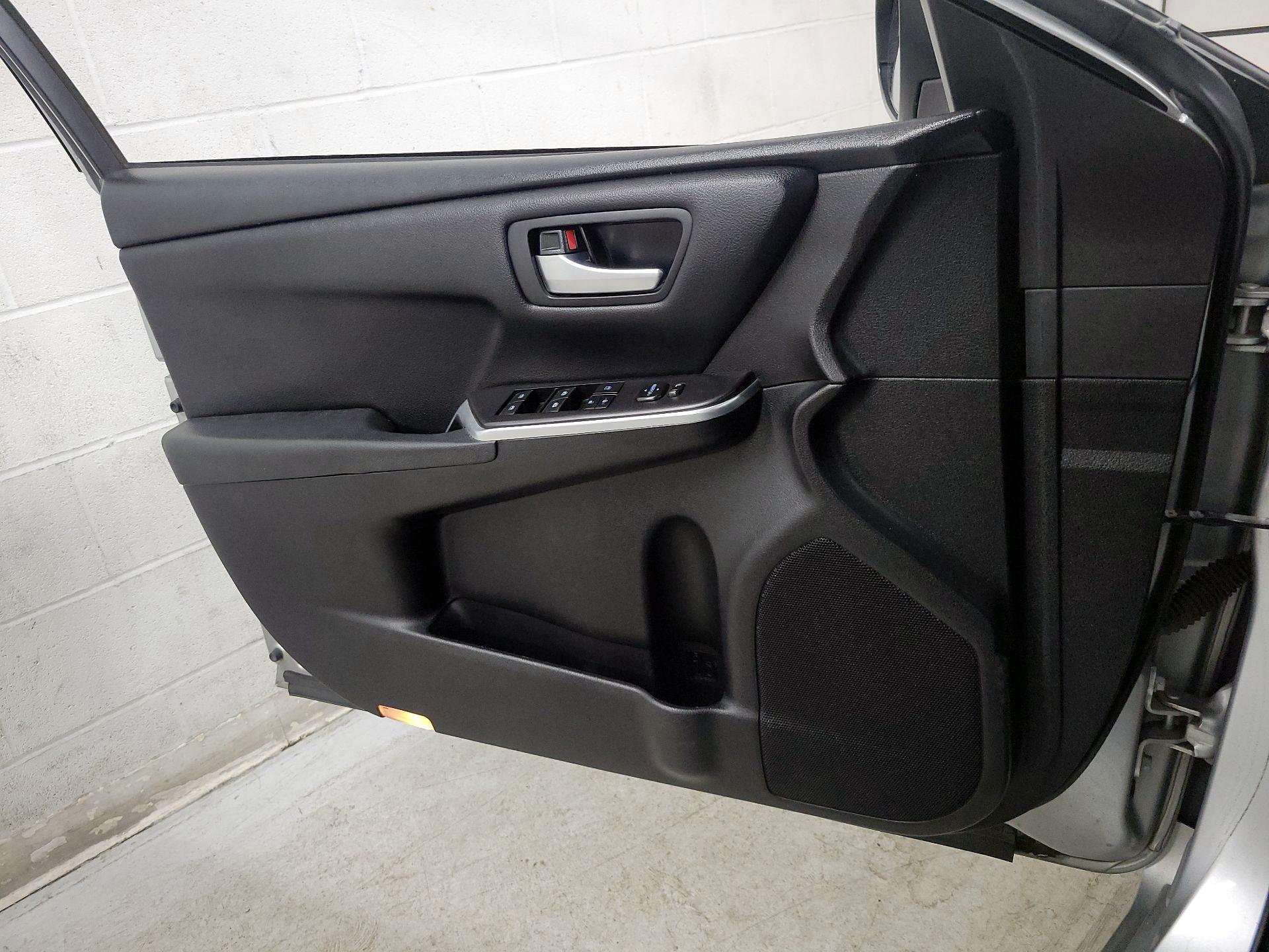 Thumbnail: 2017 Toyota Camry - 12