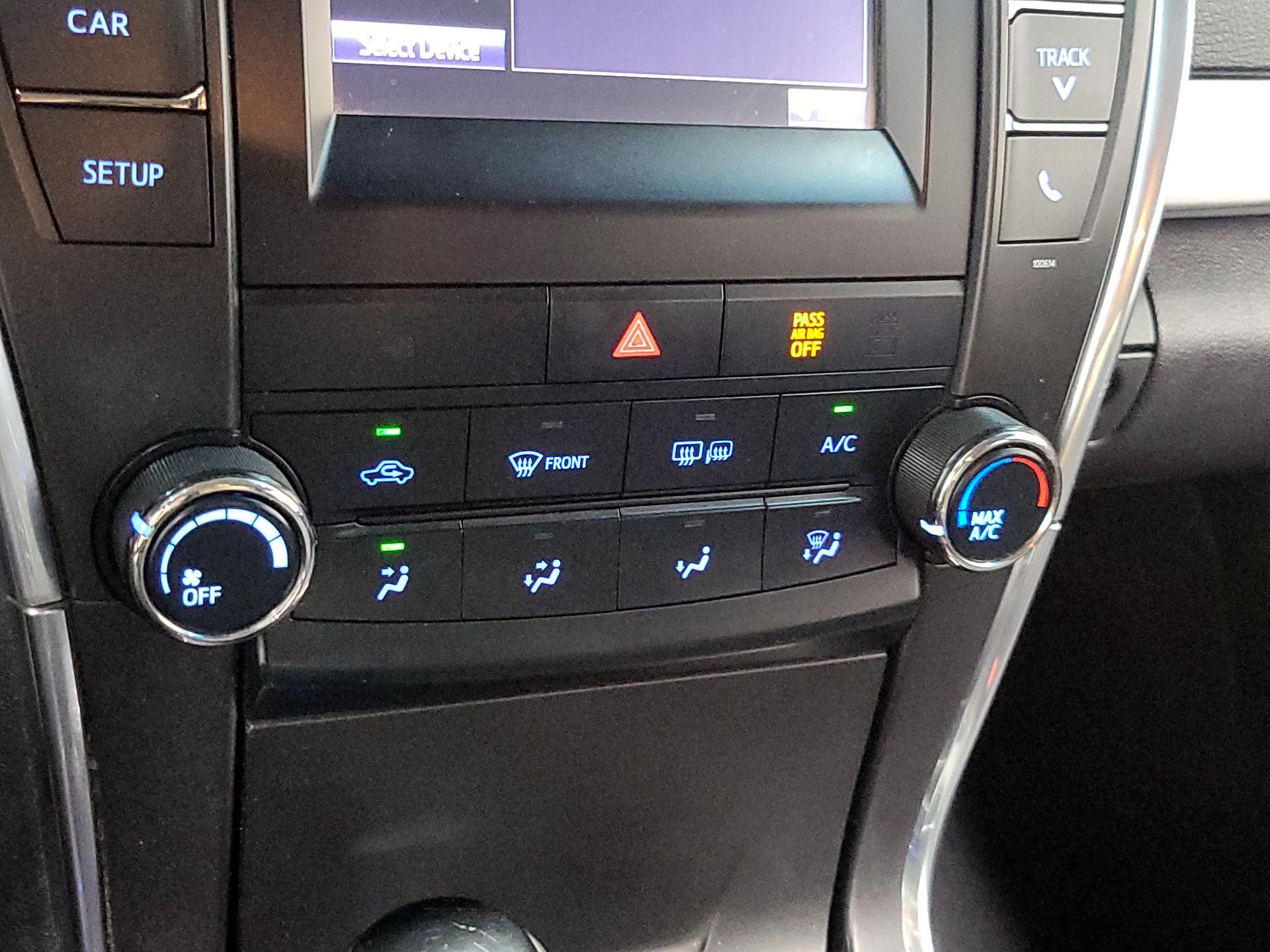 Thumbnail: 2017 Toyota Camry - 15