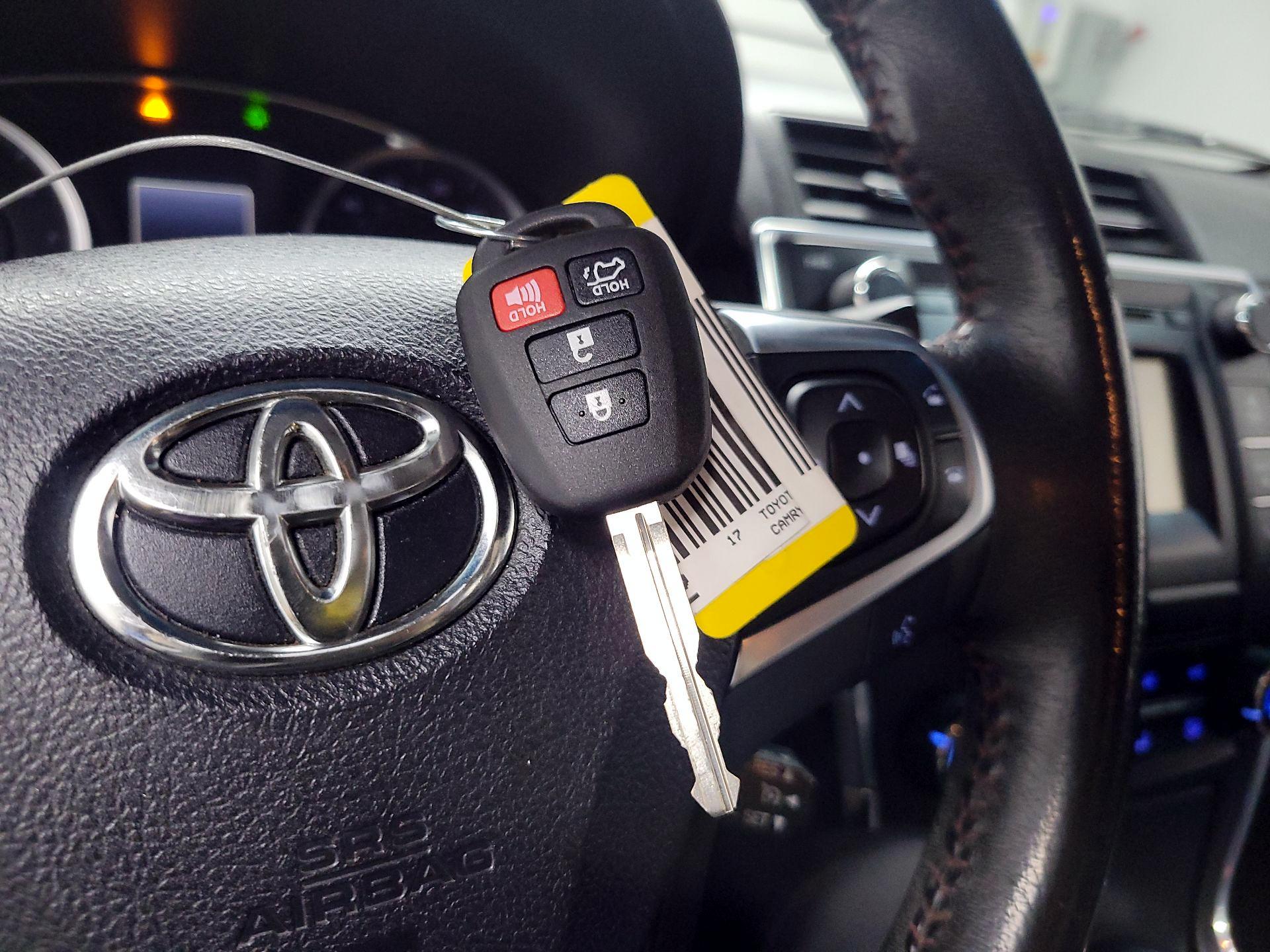 Thumbnail: 2017 Toyota Camry - 20