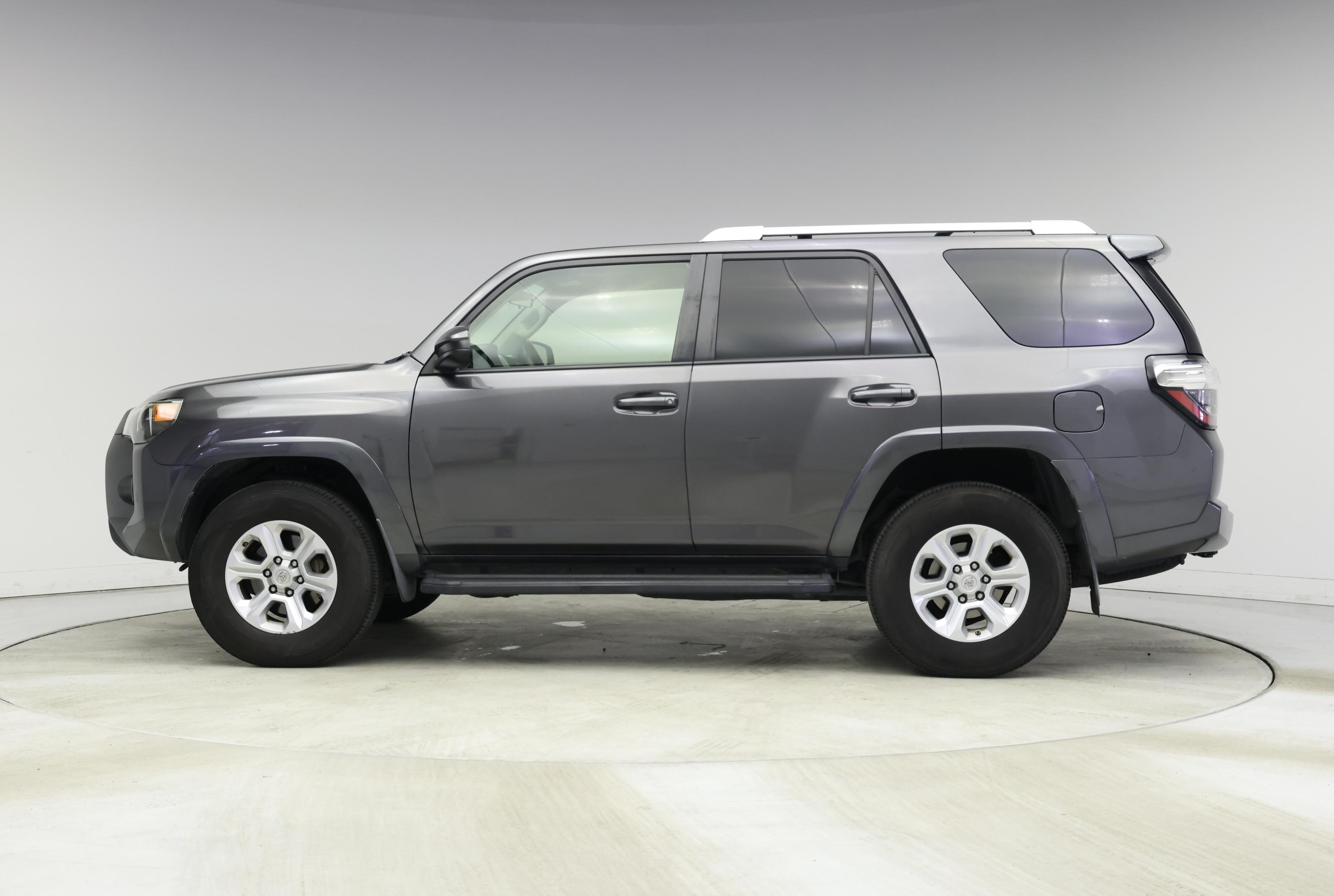 Thumbnail: 2016 Toyota 4Runner - 3