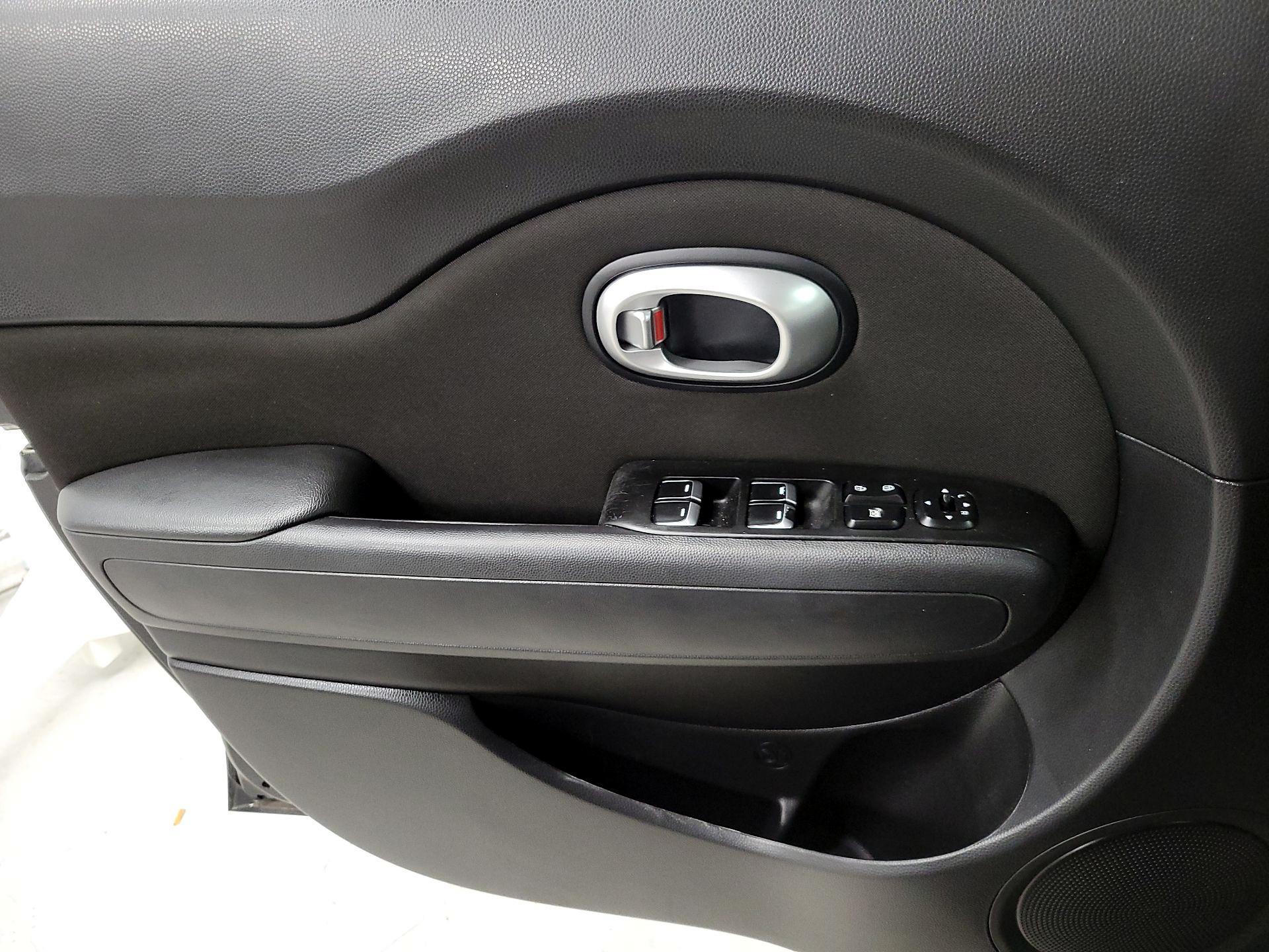 Thumbnail: 2019 Kia Soul - 12