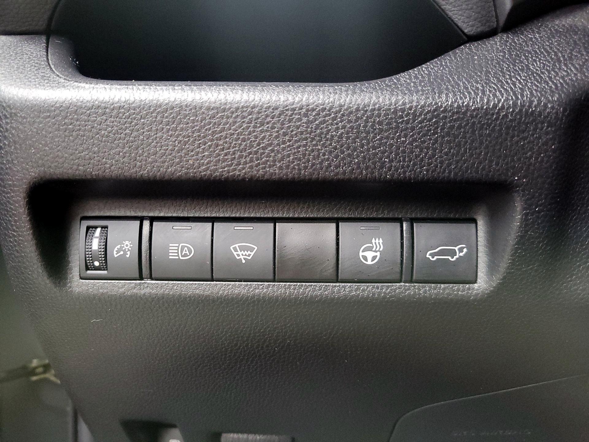 Thumbnail: 2022 Toyota RAV4 - 13