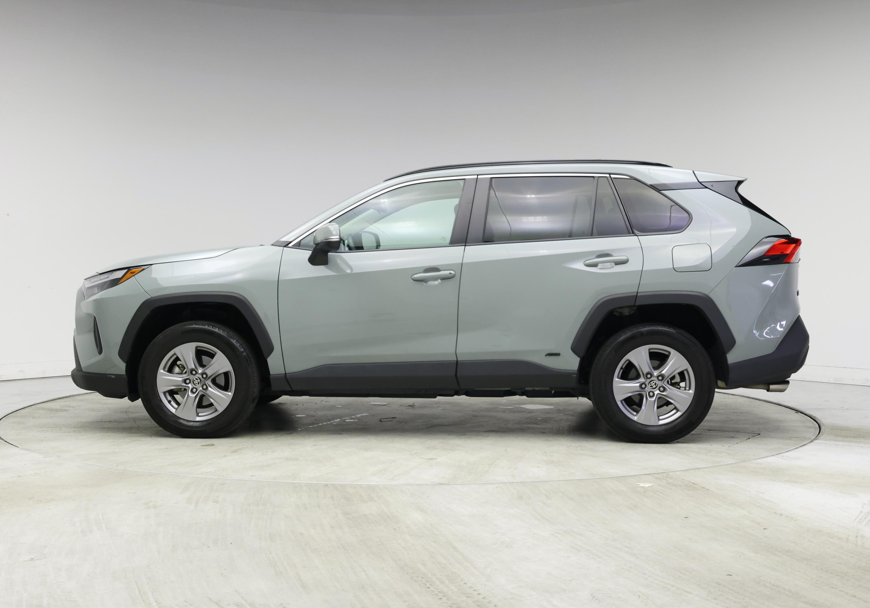 Thumbnail: 2022 Toyota RAV4 - 3