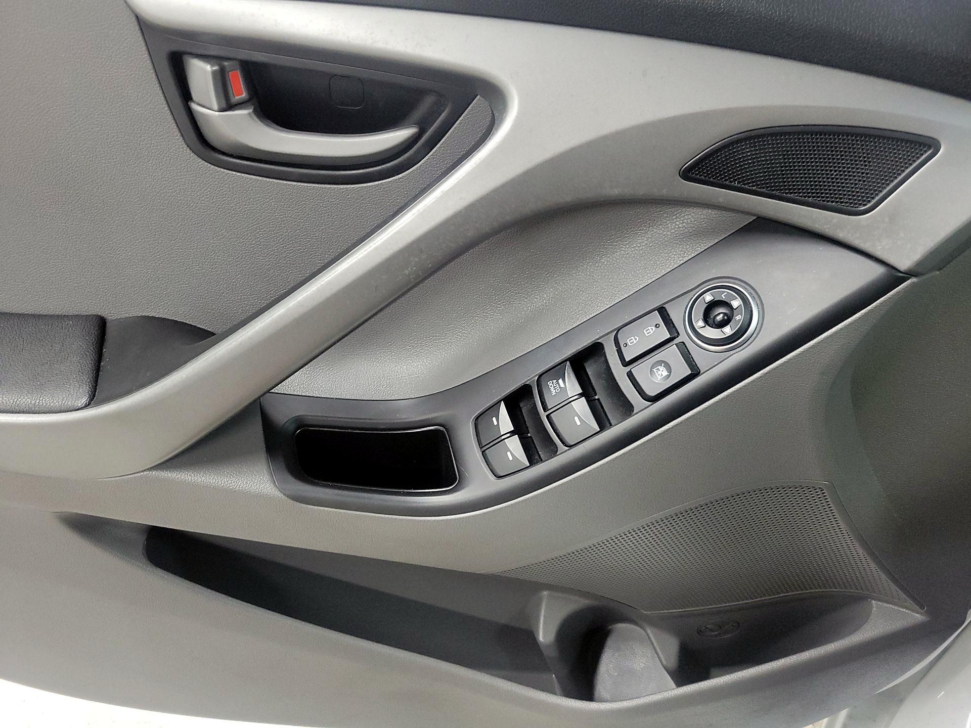 Thumbnail: 2015 Hyundai Elantra - 12