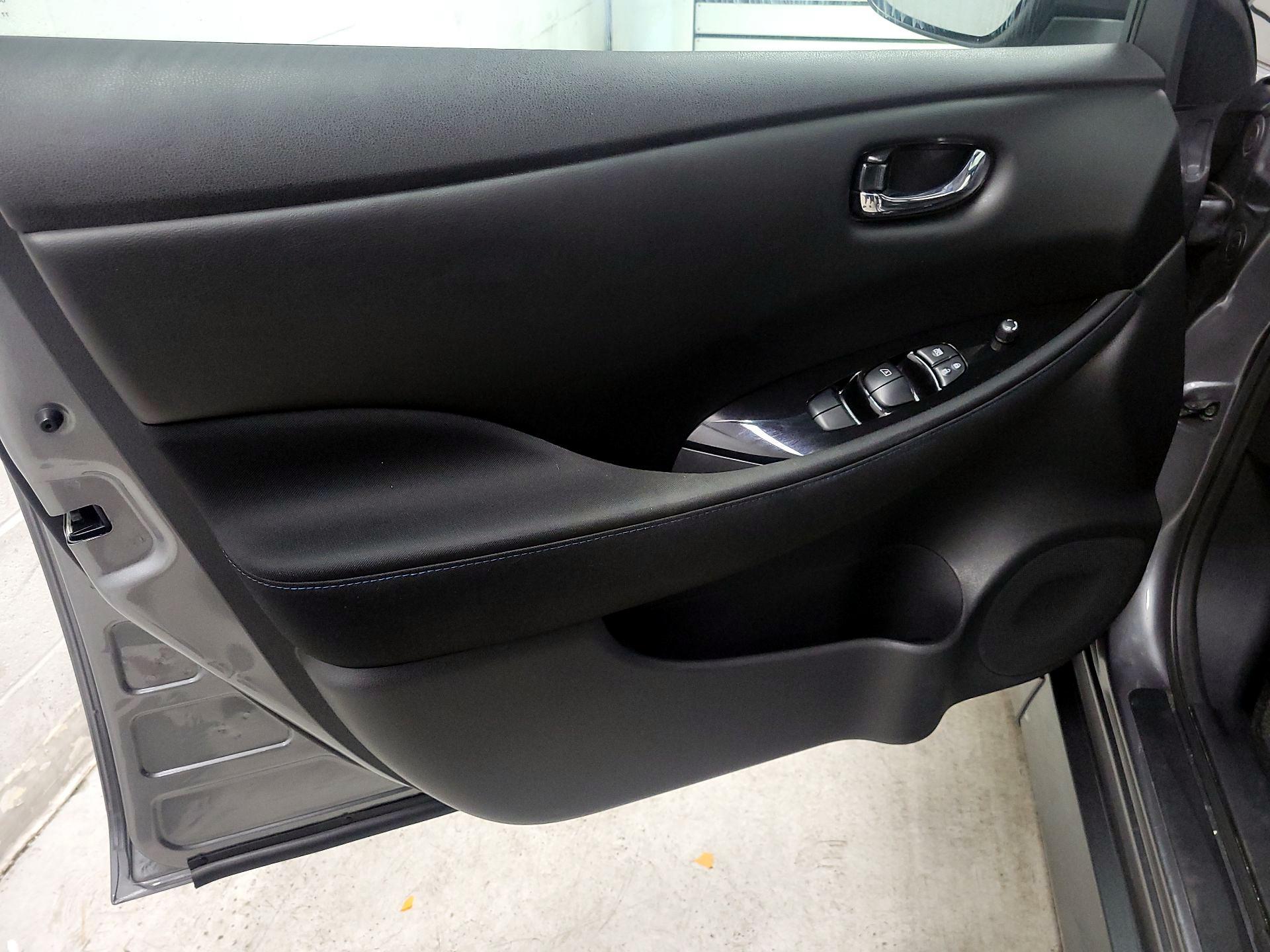 Thumbnail: 2021 Nissan Leaf - 12