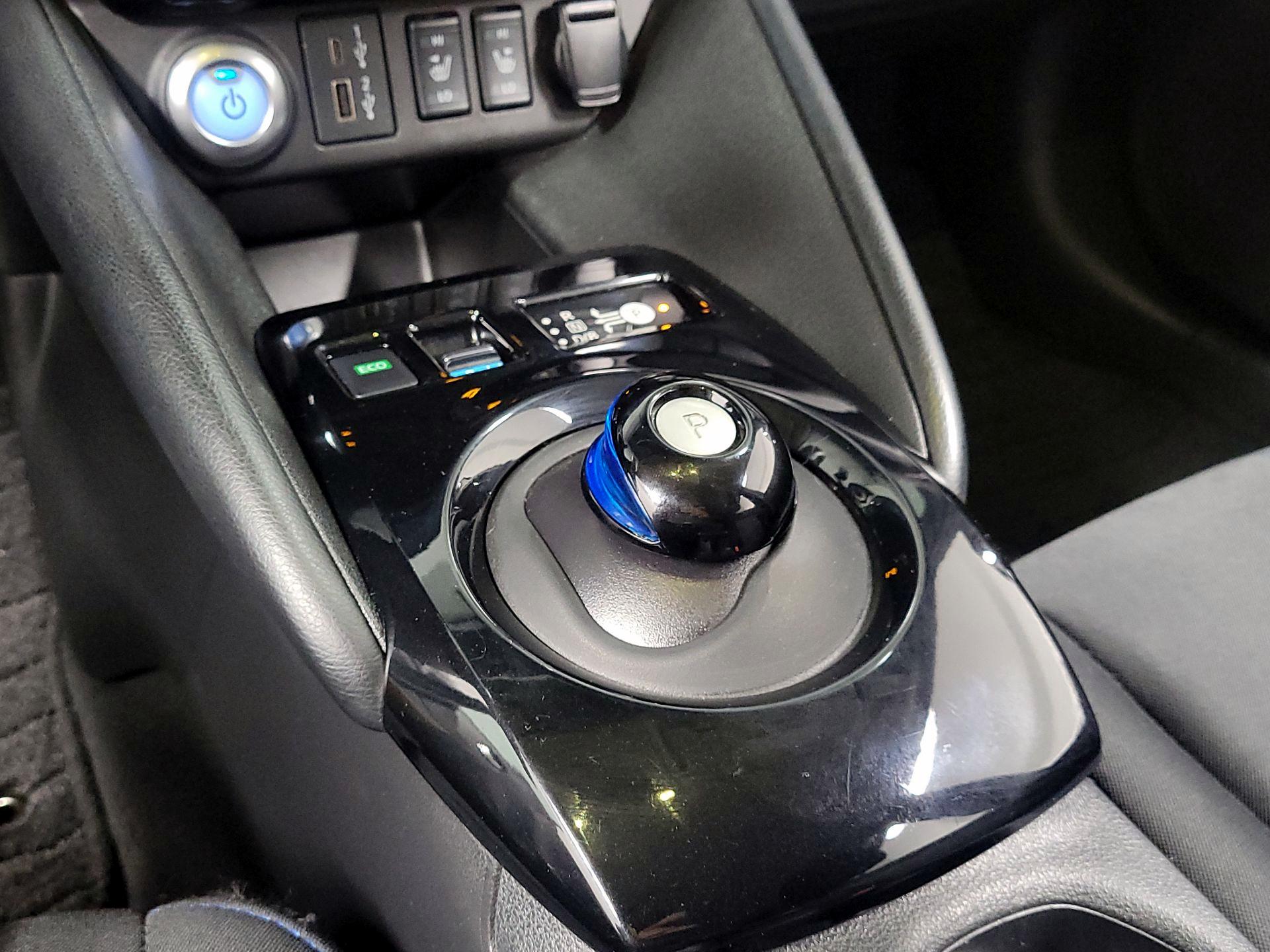 Thumbnail: 2021 Nissan Leaf - 17