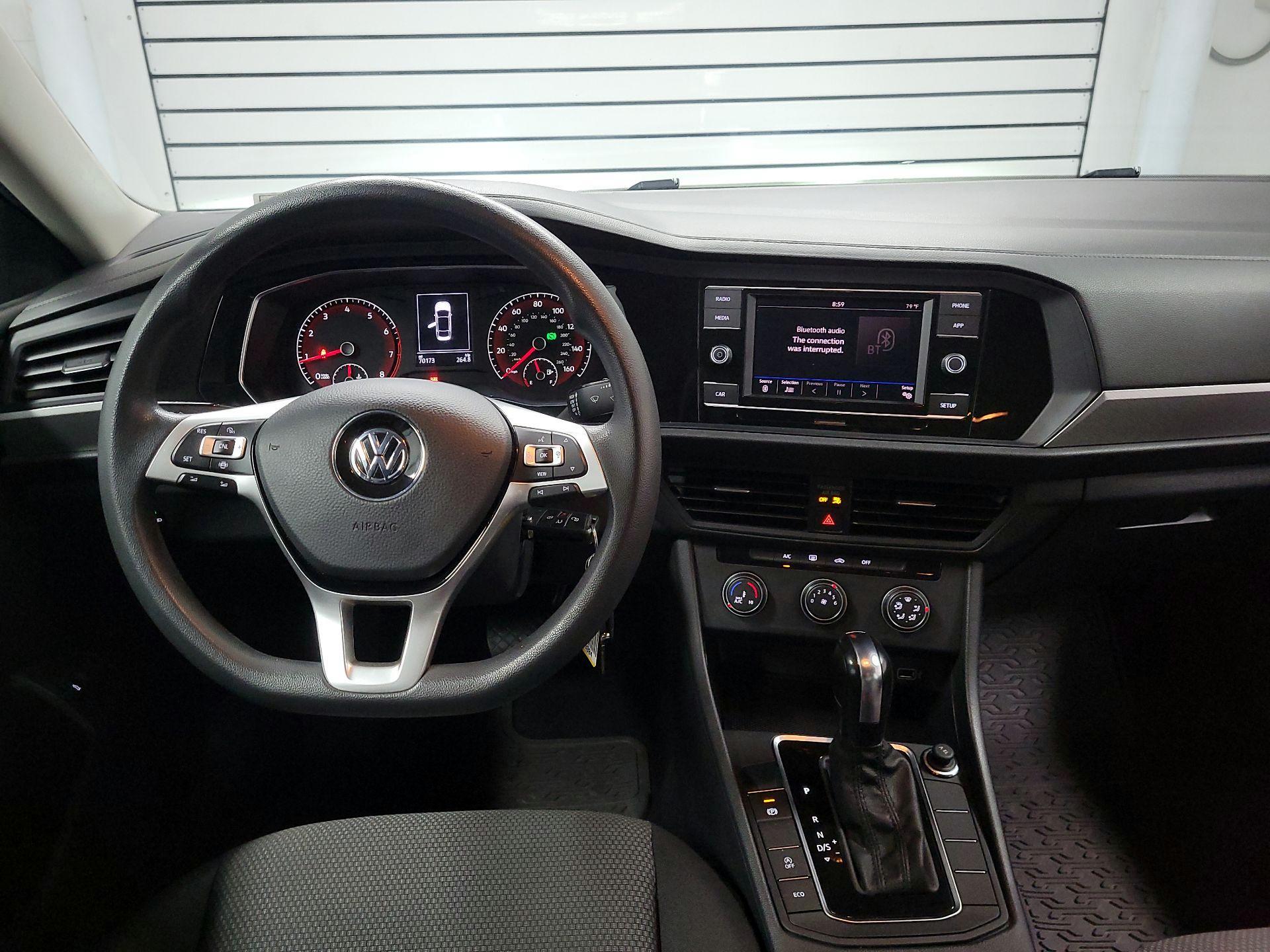 Thumbnail: 2019 Volkswagen Jetta - 9