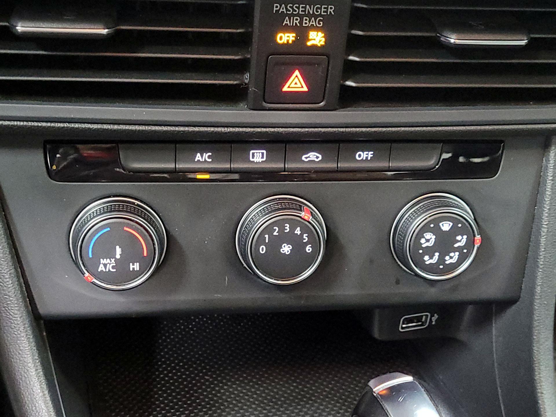 Thumbnail: 2019 Volkswagen Jetta - 15