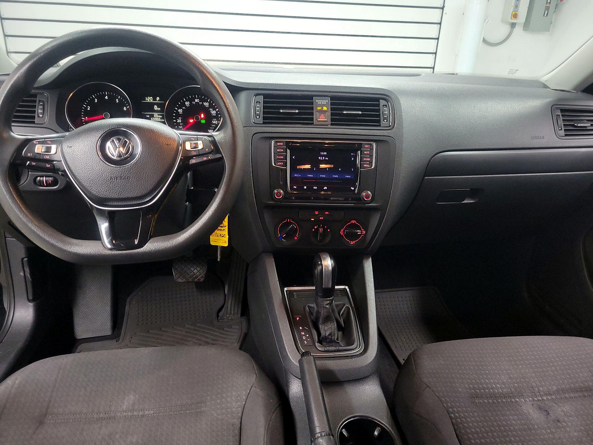 Thumbnail: 2016 Volkswagen Jetta - 9