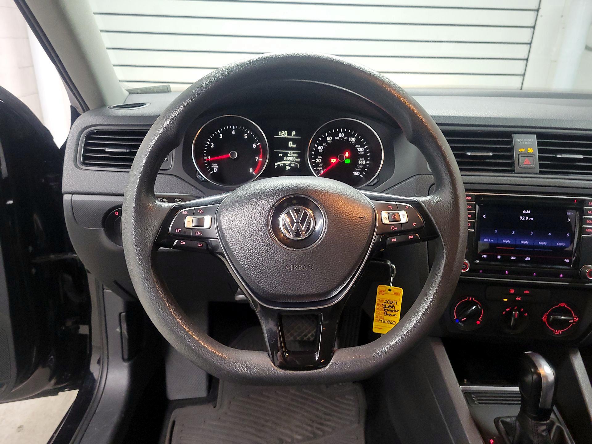 Thumbnail: 2016 Volkswagen Jetta - 10
