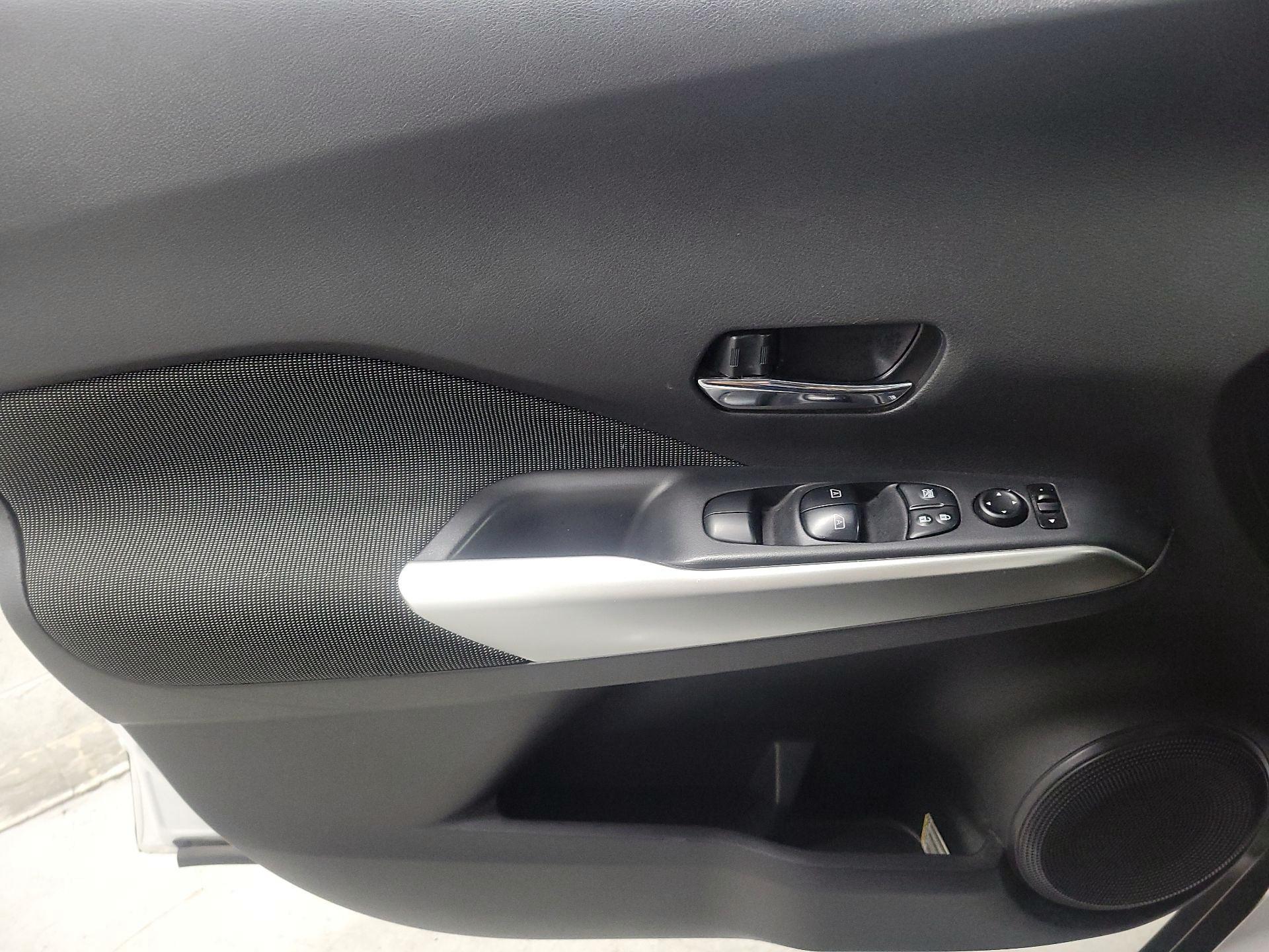 Thumbnail: 2019 Nissan Kicks - 12