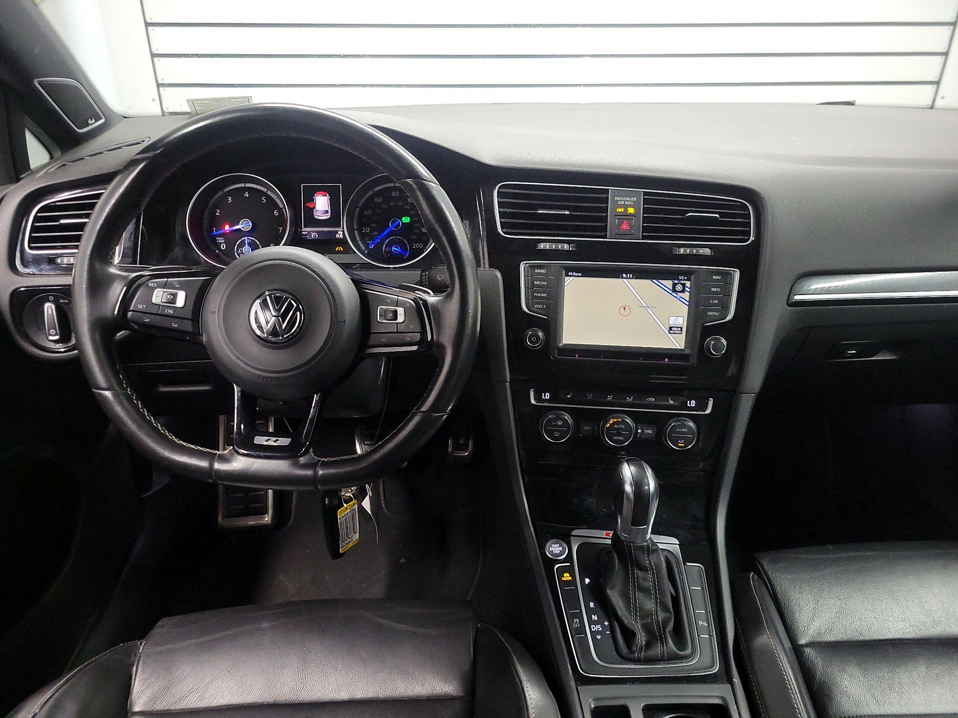 Thumbnail: 2016 Volkswagen Golf - 9