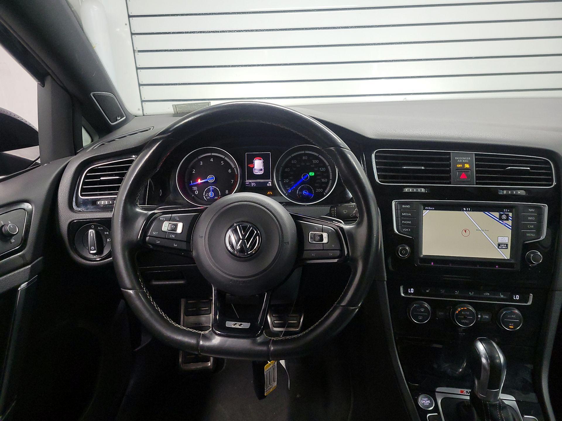 Thumbnail: 2016 Volkswagen Golf - 10