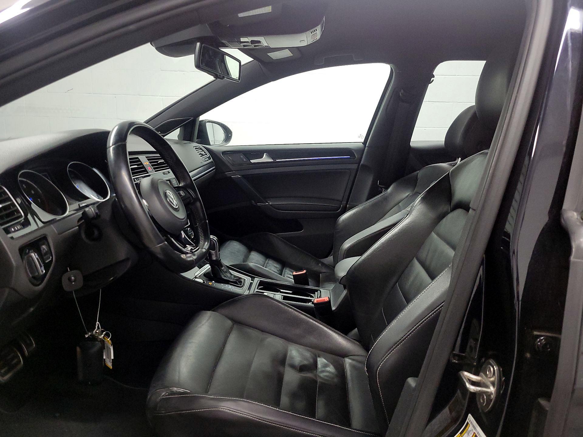 Thumbnail: 2016 Volkswagen Golf - 11