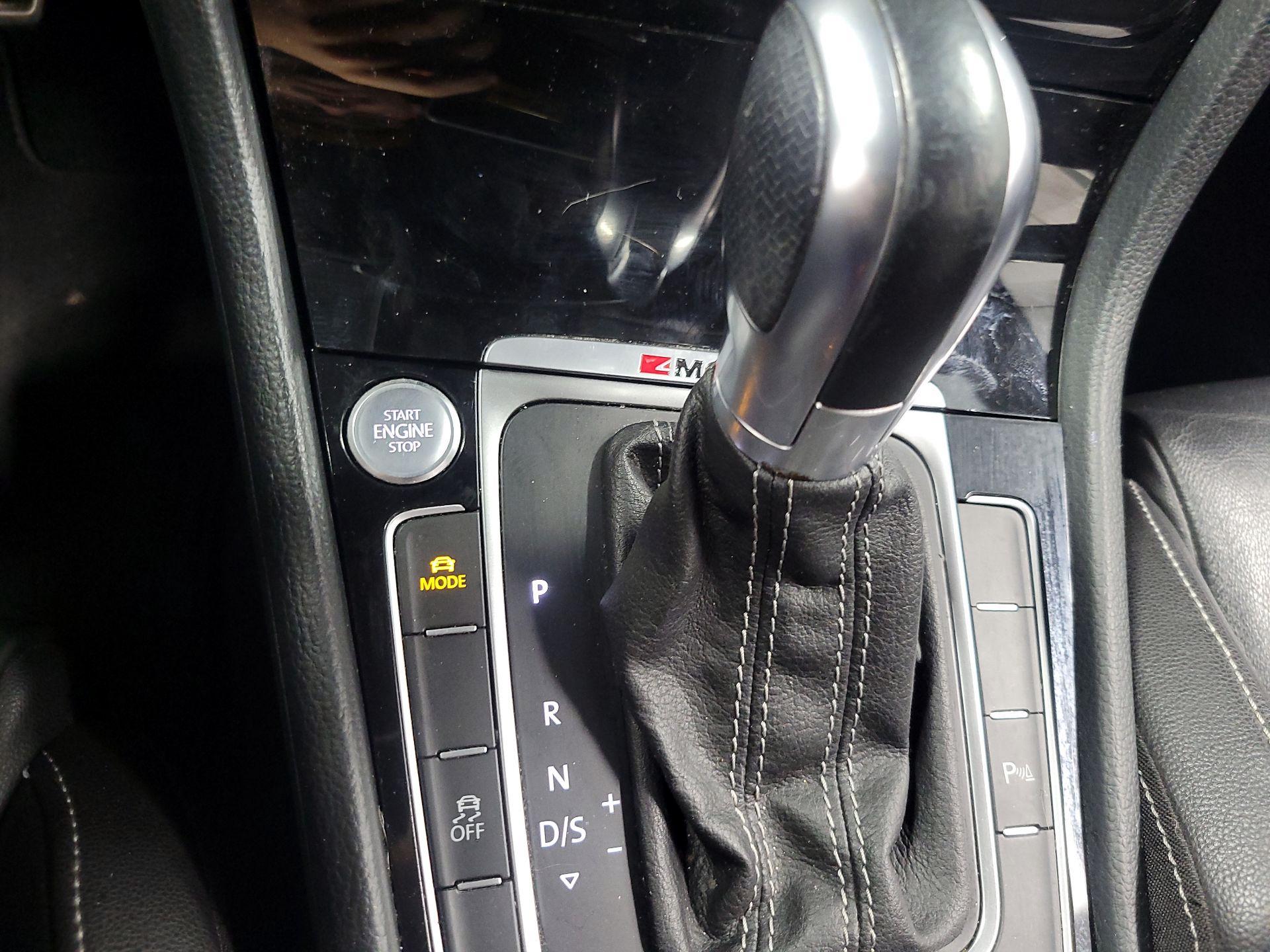 Thumbnail: 2016 Volkswagen Golf - 16