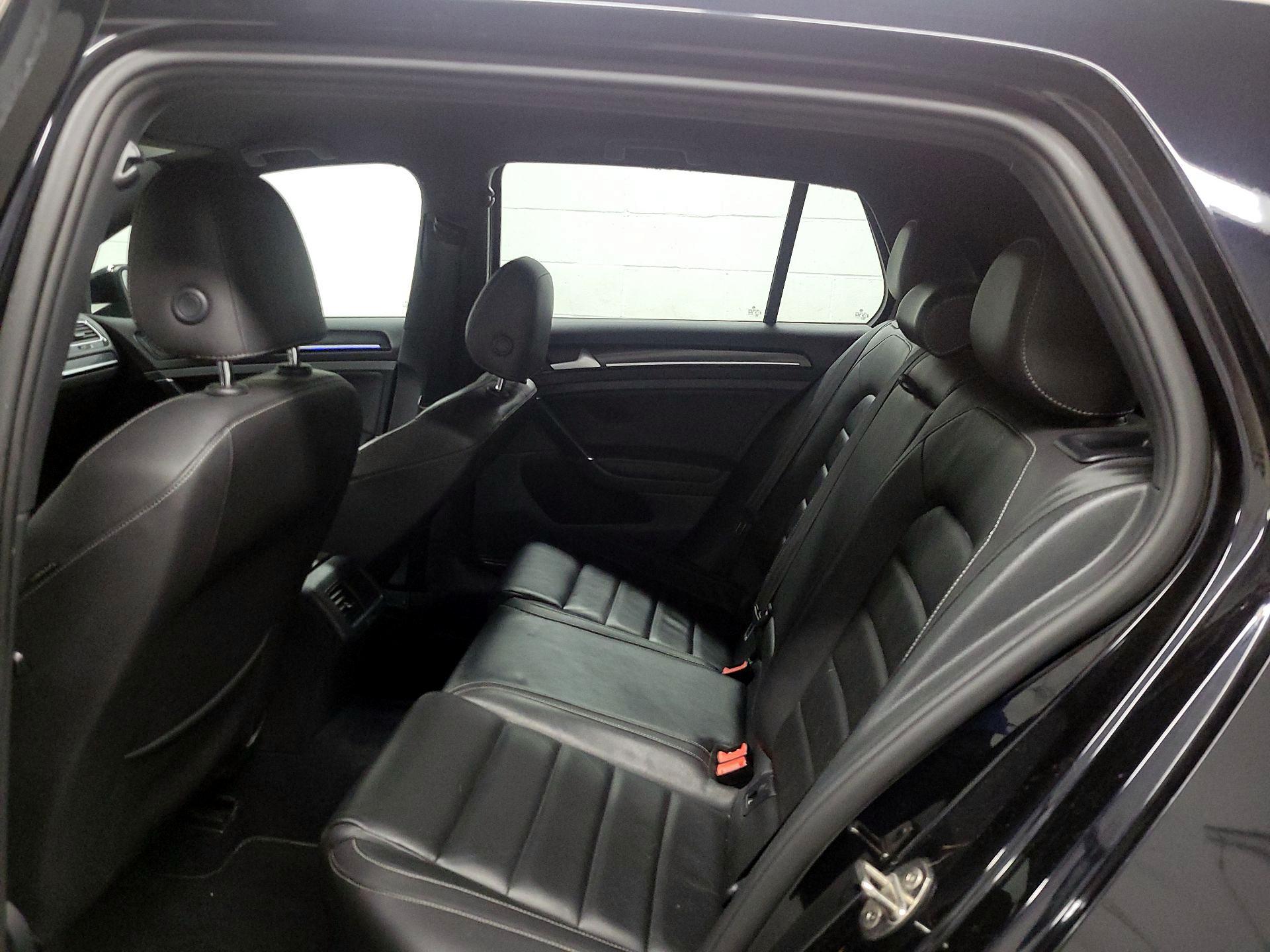 Thumbnail: 2016 Volkswagen Golf - 17