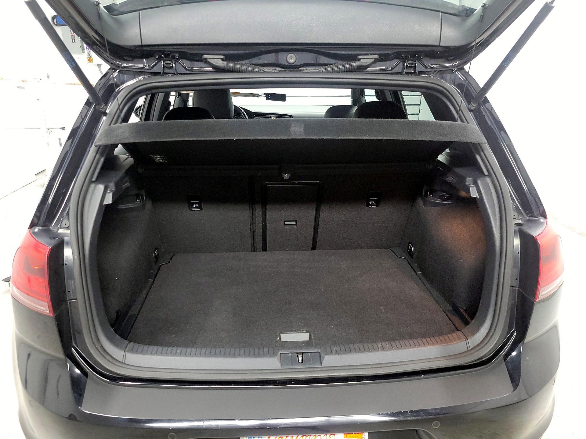 Thumbnail: 2016 Volkswagen Golf - 18