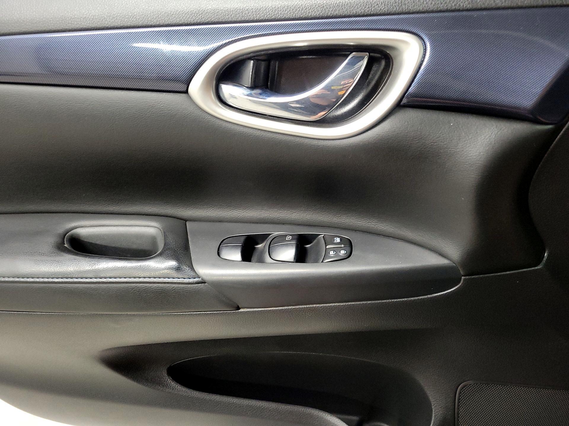 Thumbnail: 2016 Nissan Sentra - 12