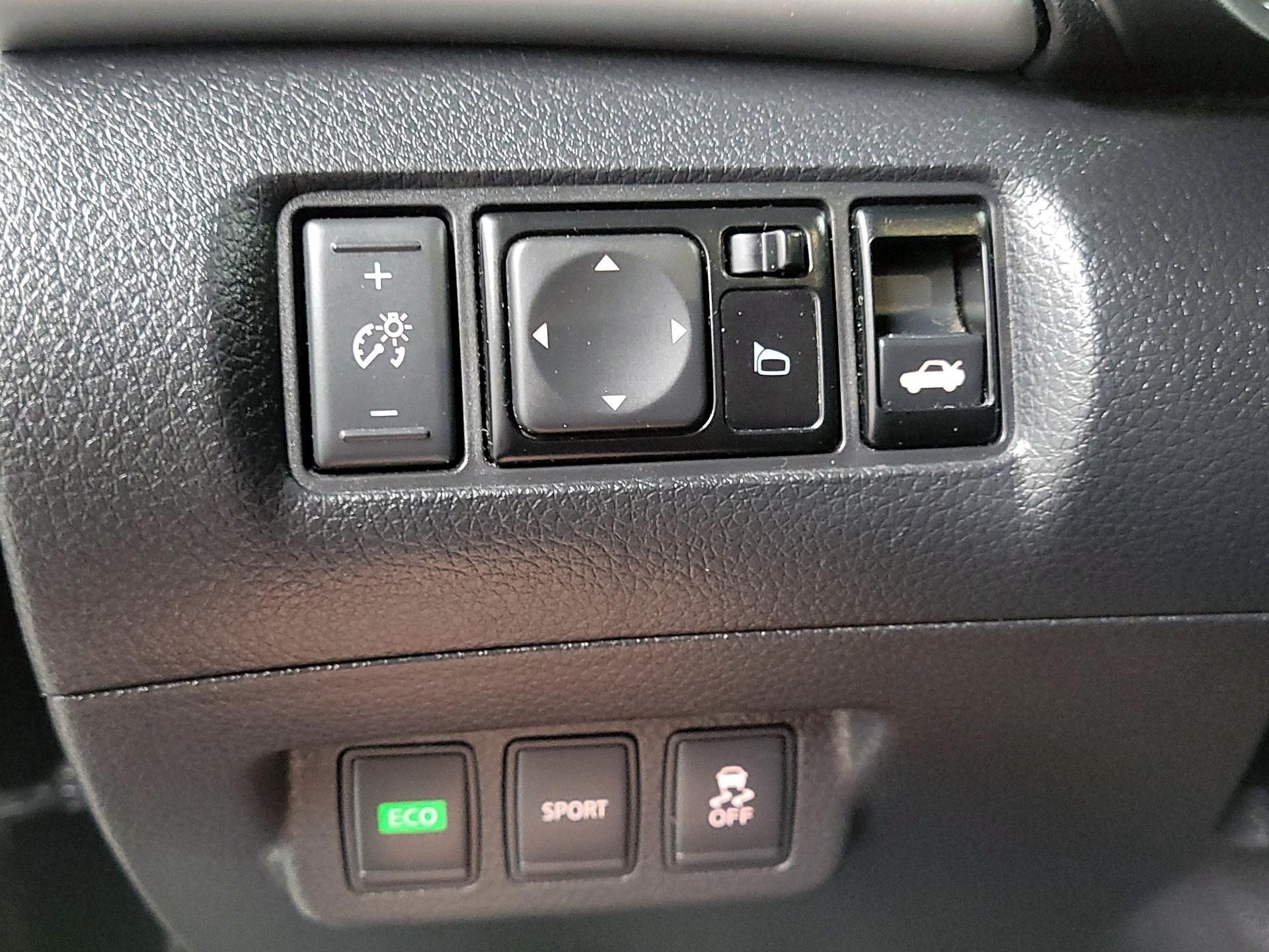 Thumbnail: 2016 Nissan Sentra - 13